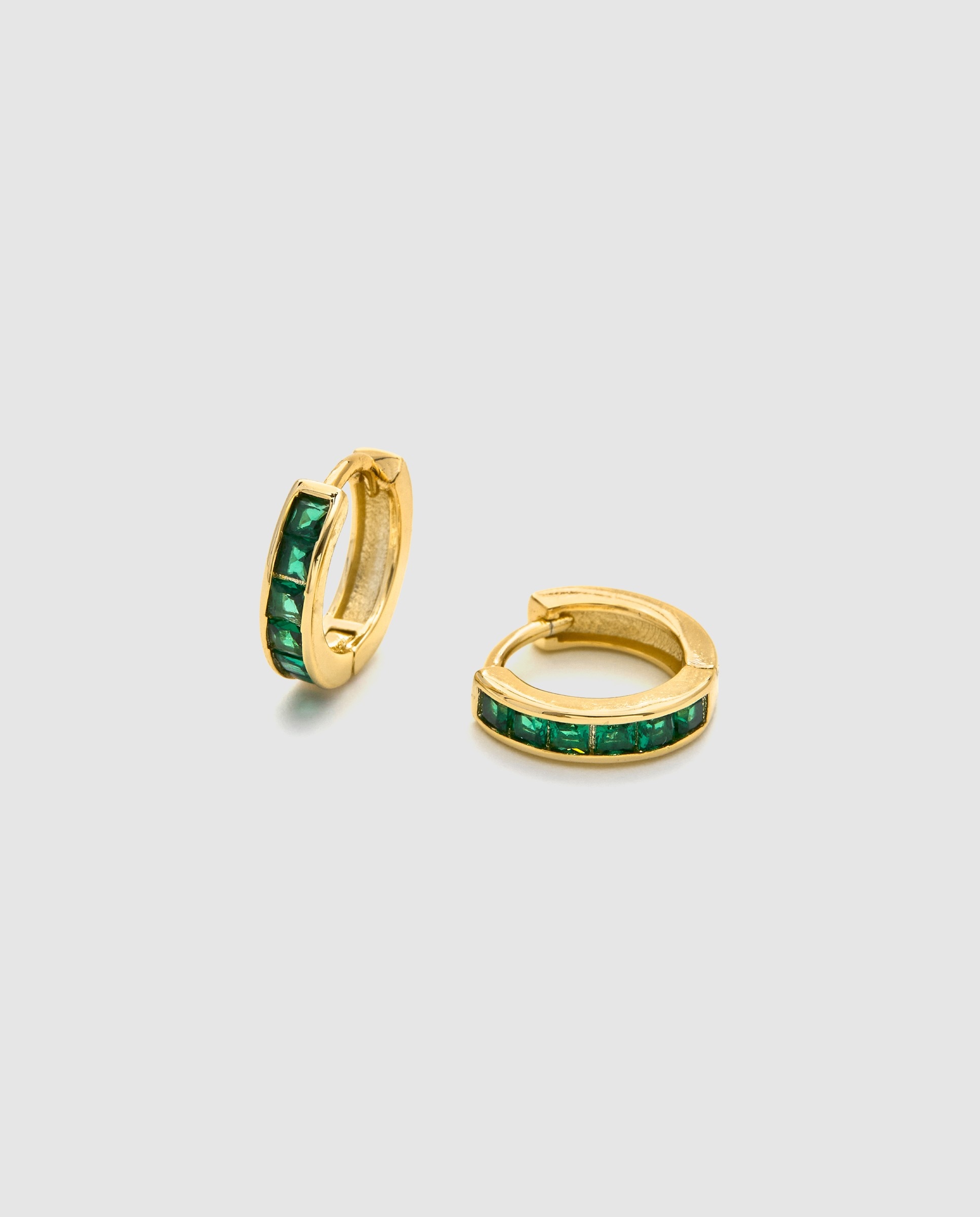 Brincos de Argola Basic Acabados em Ouro Amarelo de 18 Quilates com Zirconita Esmeralda Verde-5