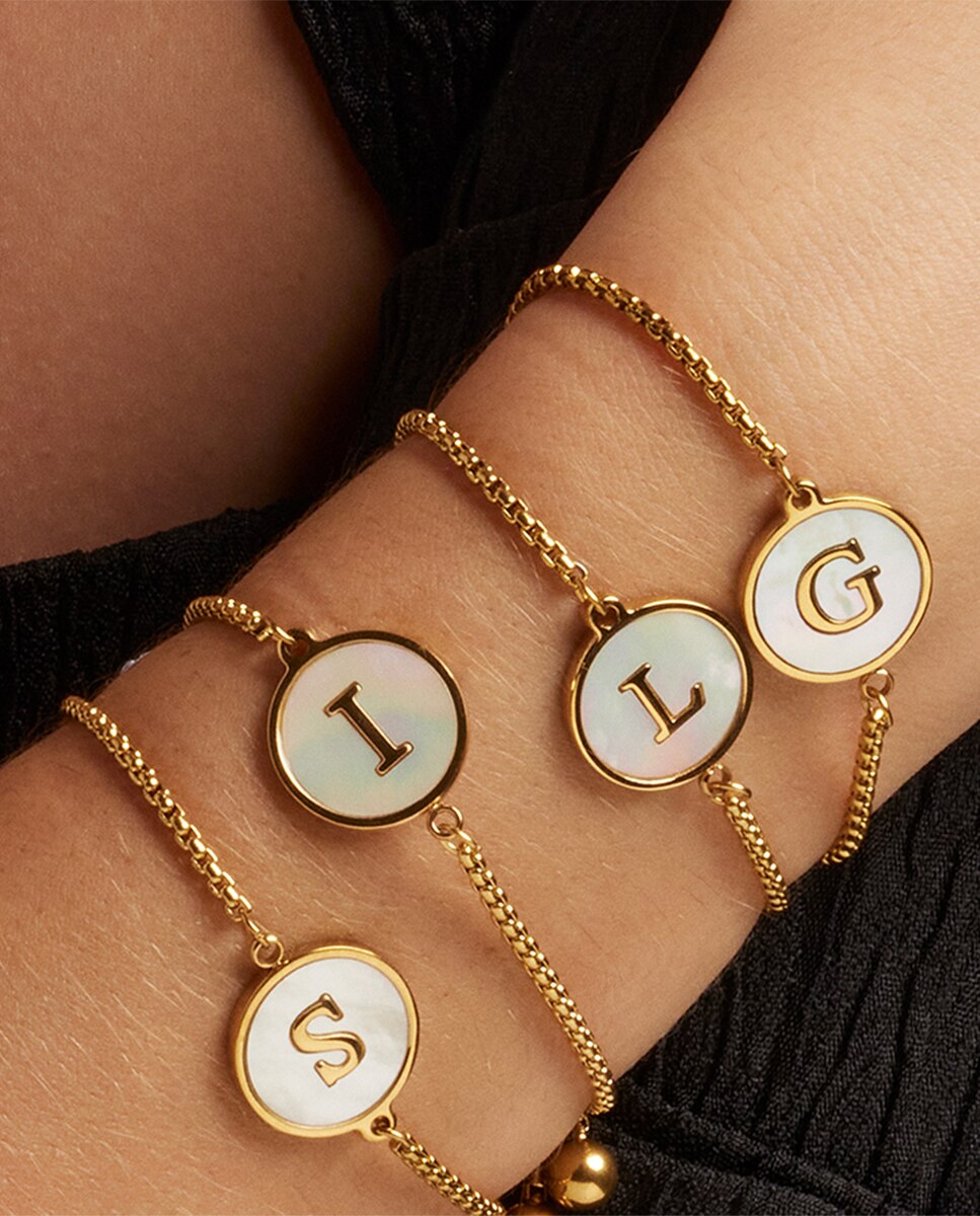 Pulseira com Charms Letras Acabada em Ouro de 18 Quilates com Madrepérola Branca Ouro-4