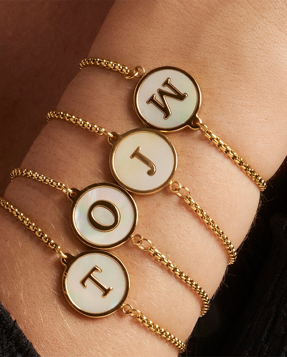 Pulseira com Charms Letras Acabada em Ouro de 18 Quilates com Madrepérola Branca Ouro-4