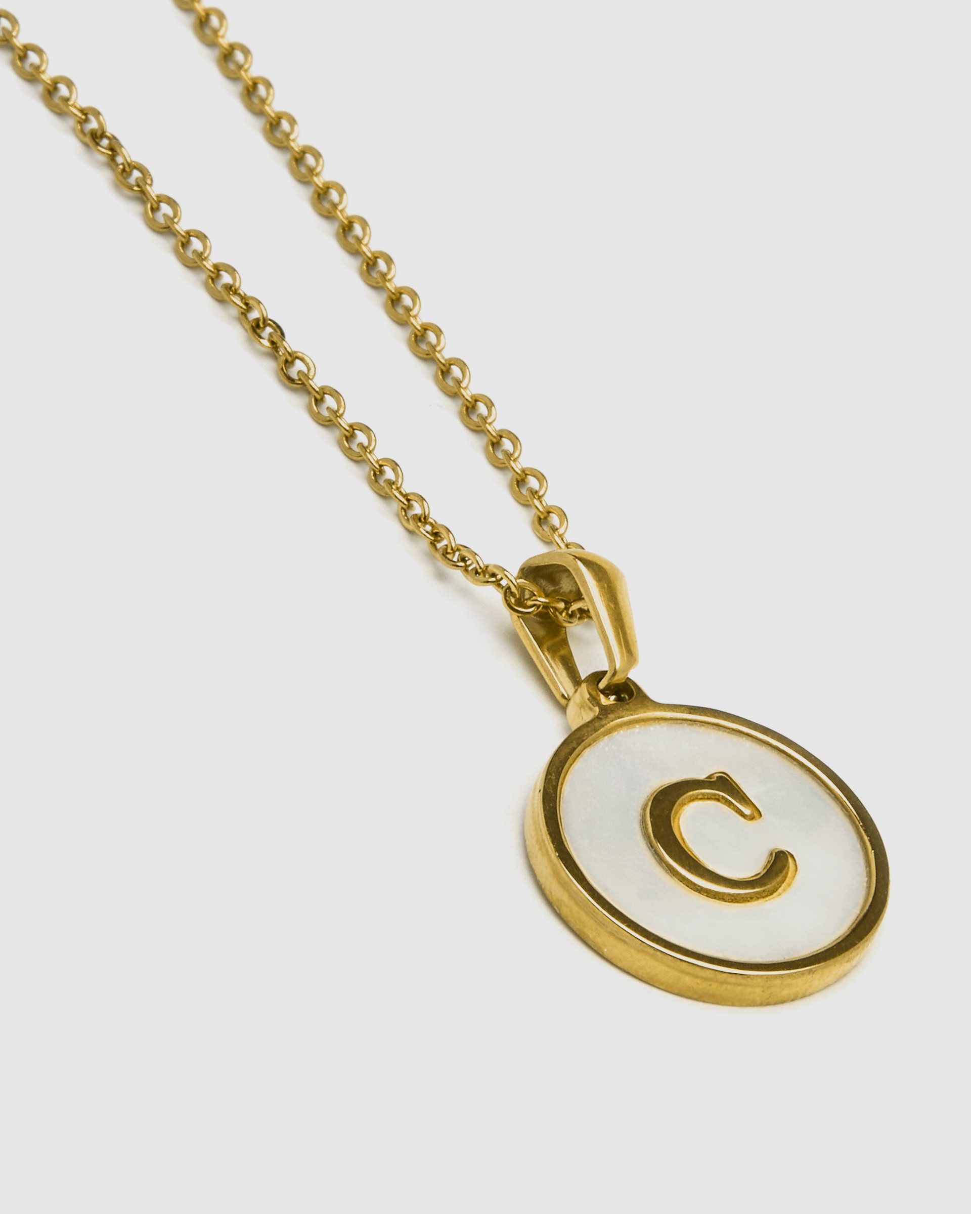 Colar de Aço Alphabet Acabado em Ouro de 18 Quilates com Madrepérola Branca Ouro-4
