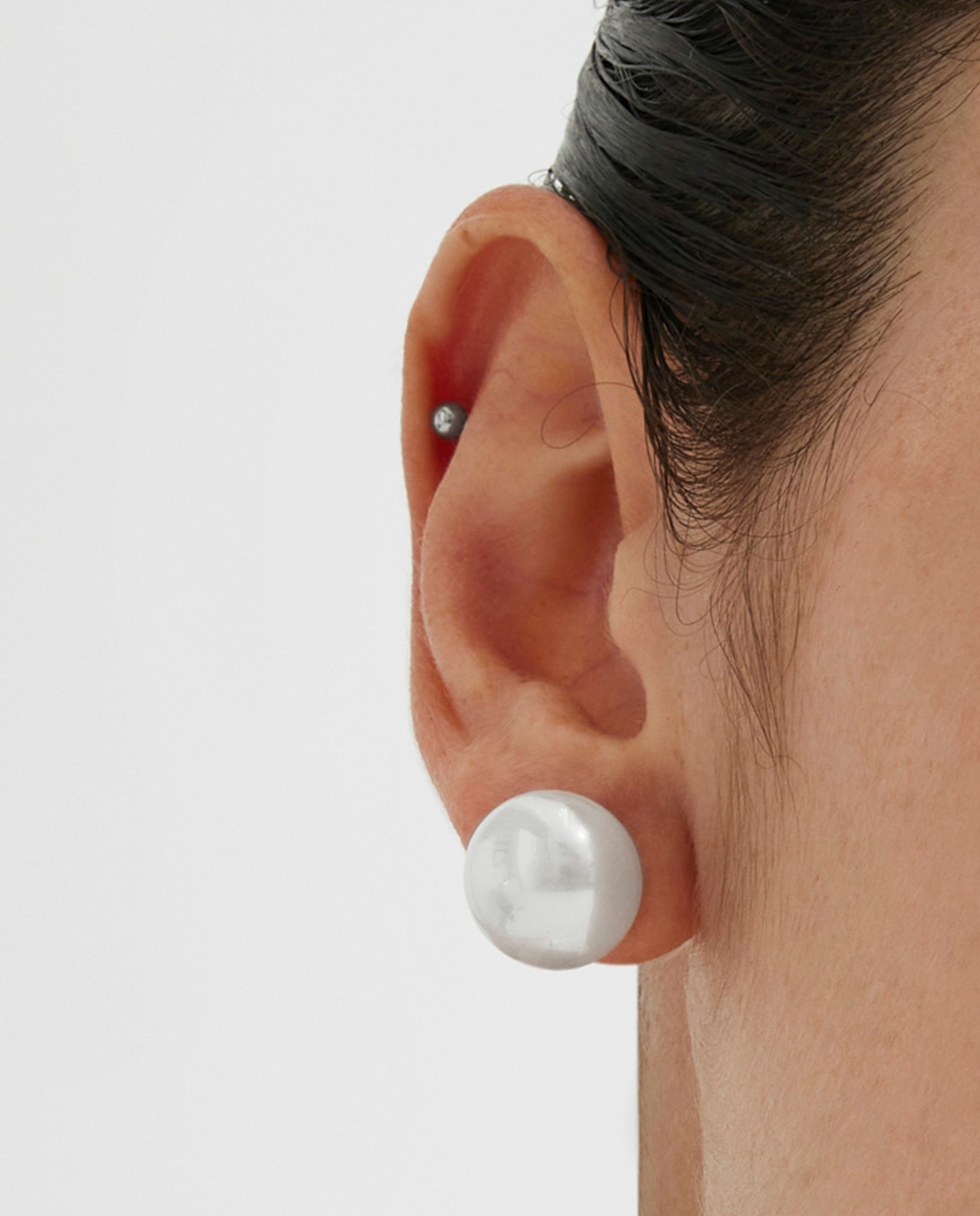 Brincos Essential de Prata de Lei 925 com Acabamento em Ródio e Pérola Branca Branco-4