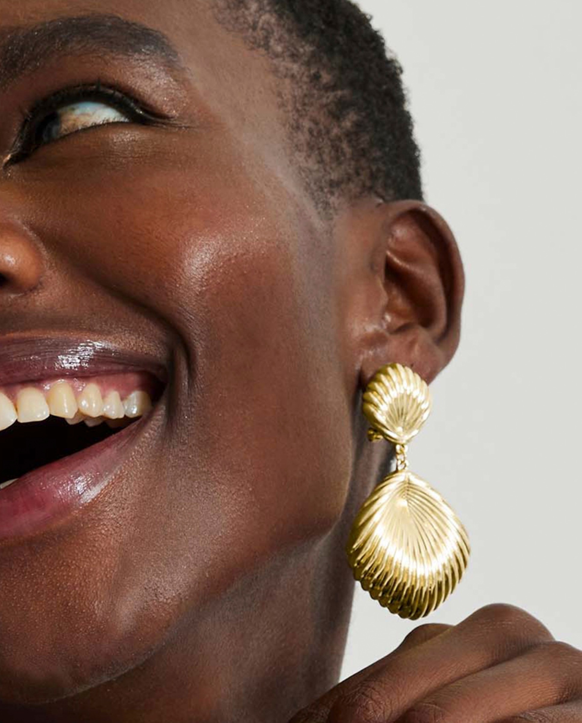 Brincos África com Acabamentos em Ouro Amarelo de 18 Quilates Dourado-3