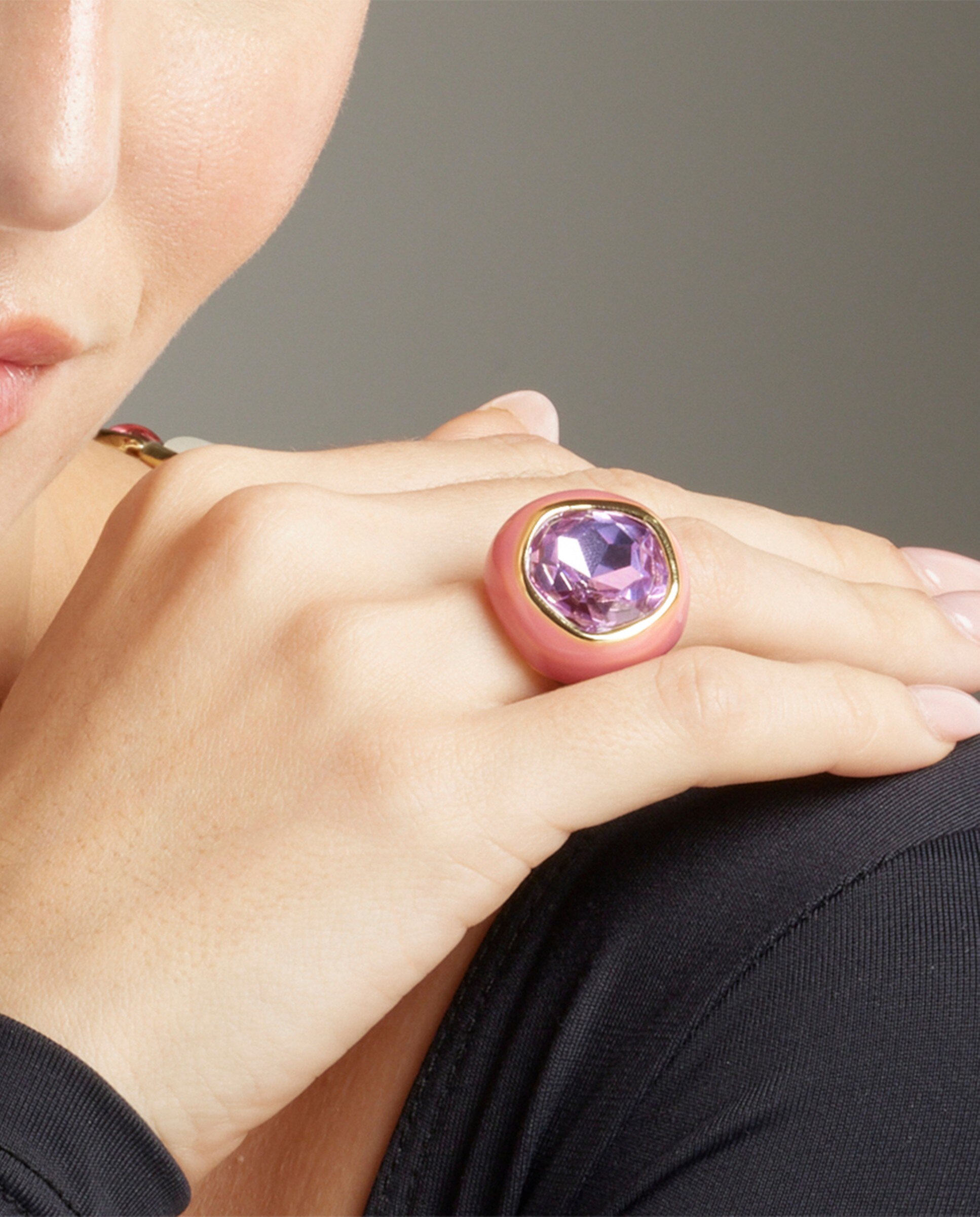 Anel África com Acabamento em Ouro de 18 Quilates e Cristal Roxo Roxo-3