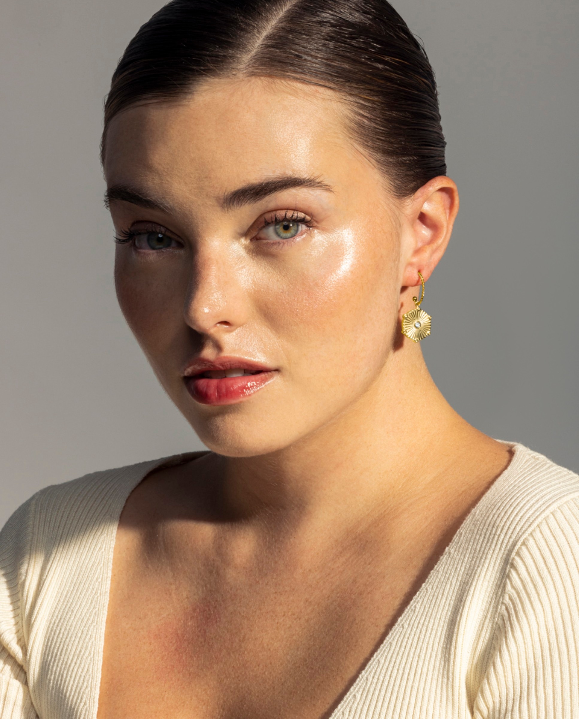 Brincos Basic de Aço com Acabamentos em Ouro Amarelo de 18 Quilates e Zirconita Brilhante Branco-4