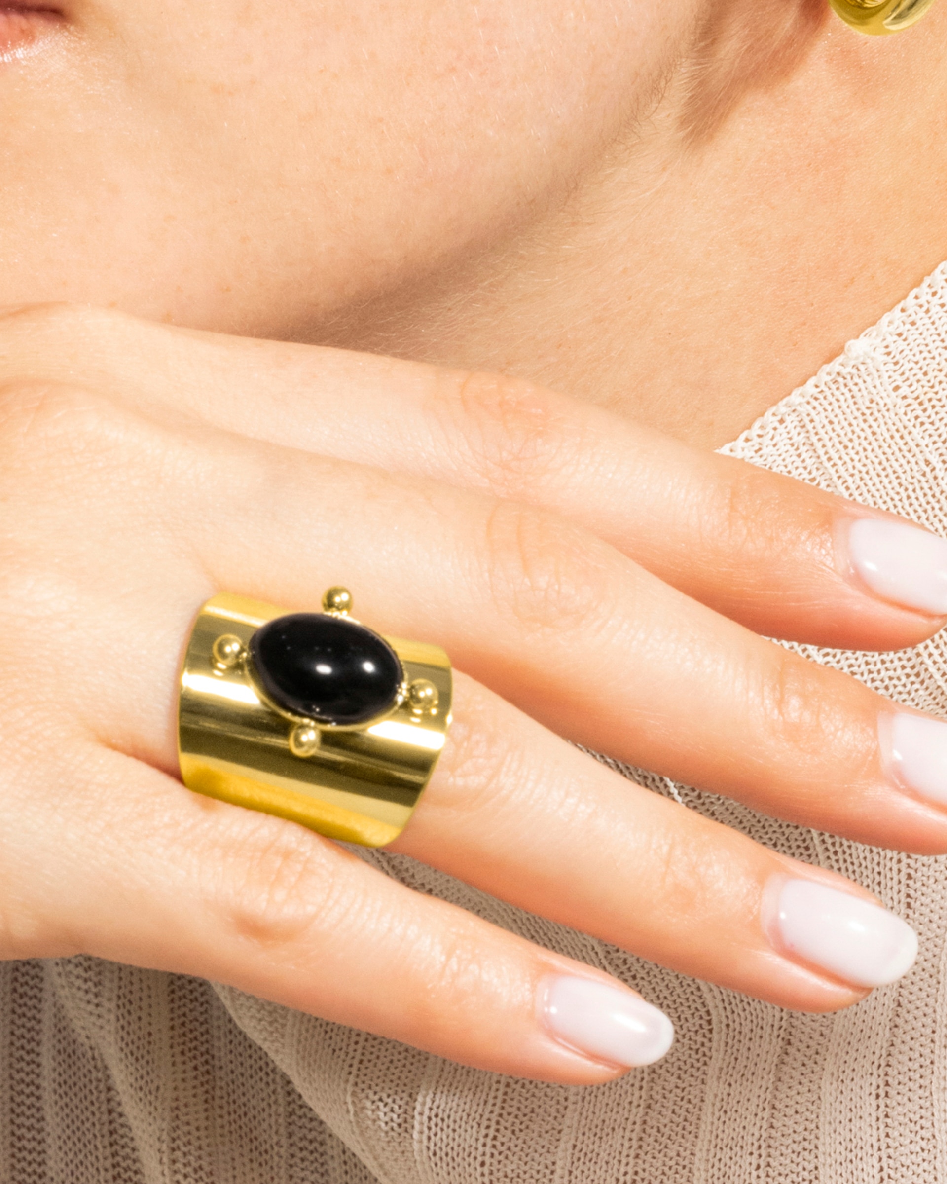 Anel Ajustável Boho de Aço com Acabamento em Ouro Amarelo de 18 Quilates e Ônix Ouro-3