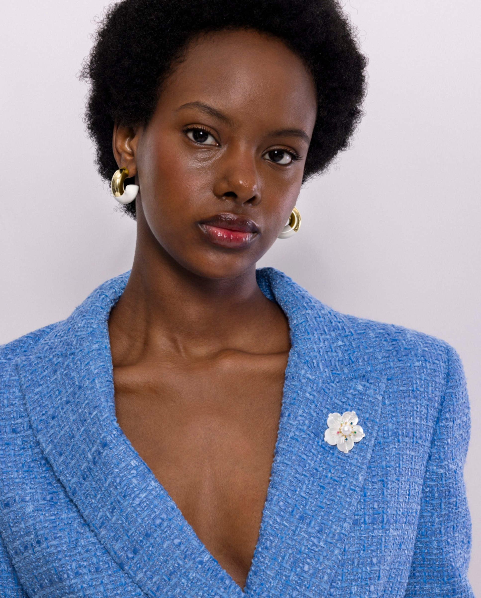 Broche África com Acabamento em Ouro de 18 Quilates e Madrepérola Branca Multicolor-2