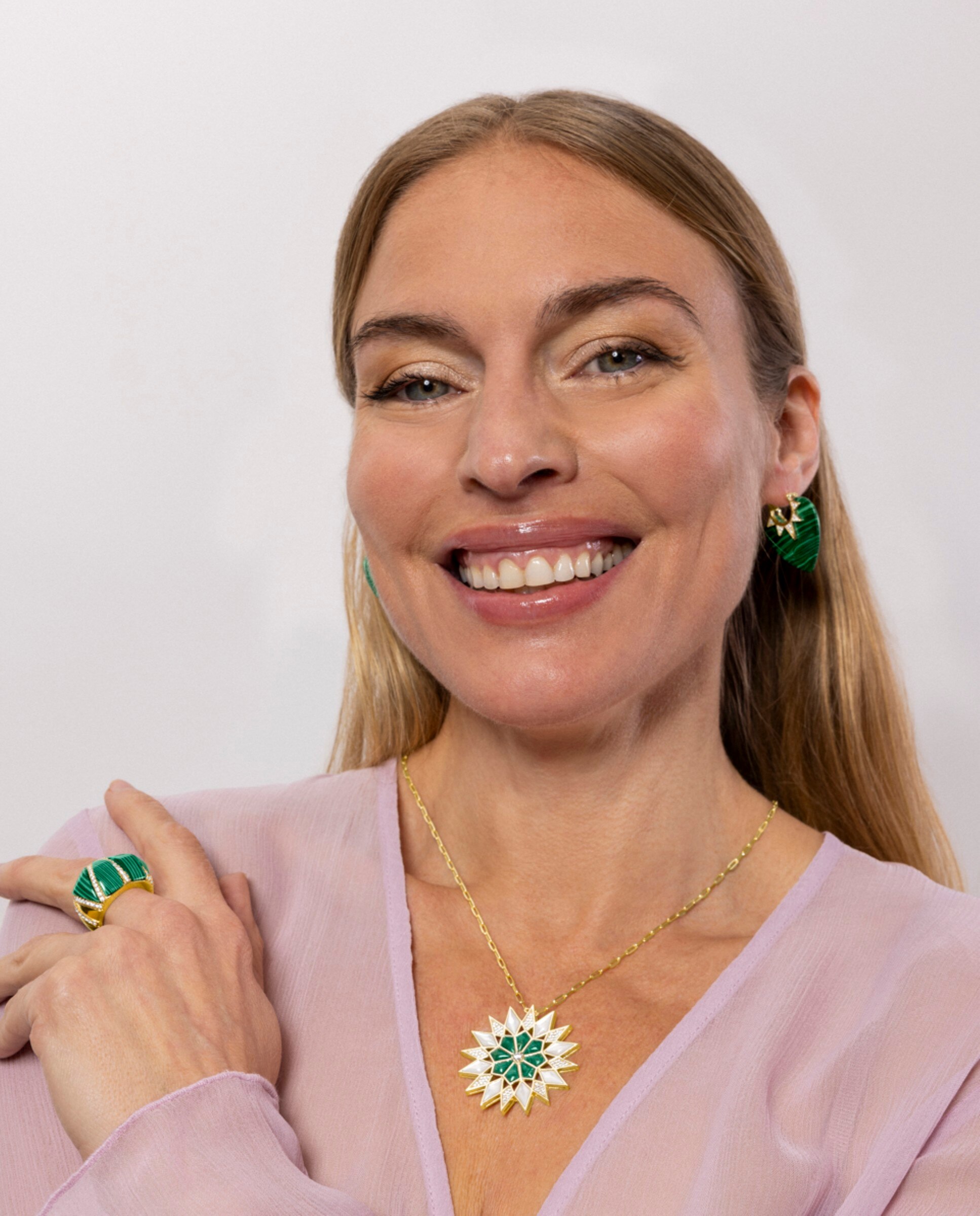 Anel Trendy de Prata de Lei 925 com Acabamento em Ouro de 18 Quilates e Malaquita Verde-4