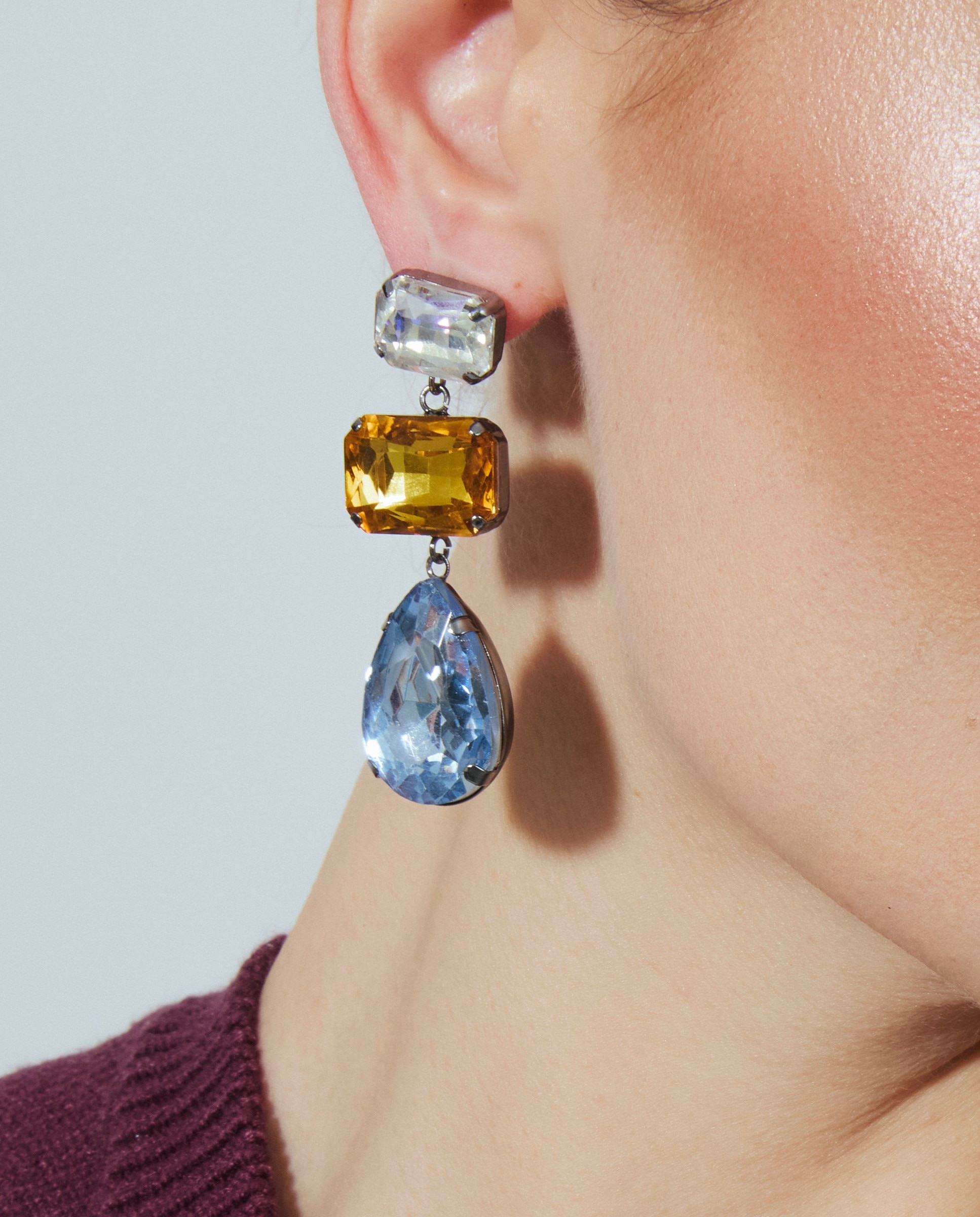 Brincos África Acabados em Ouro Amarelo 18 Quilates com Cristal Azul Azul-3