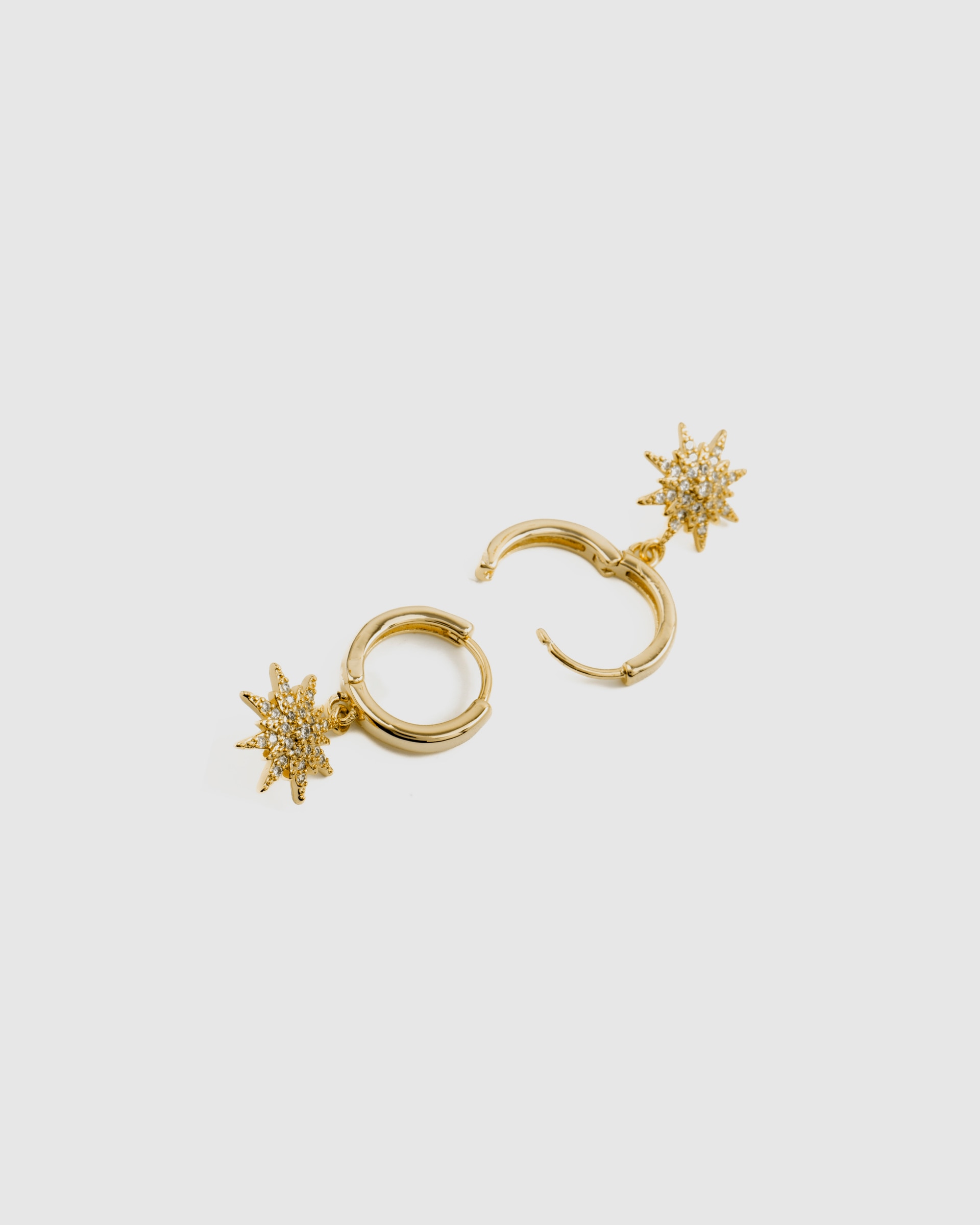 Brincos Basic Acabados em Ouro Amarelo de 18 Quilates com Zirconita Brilhante Ouro-5