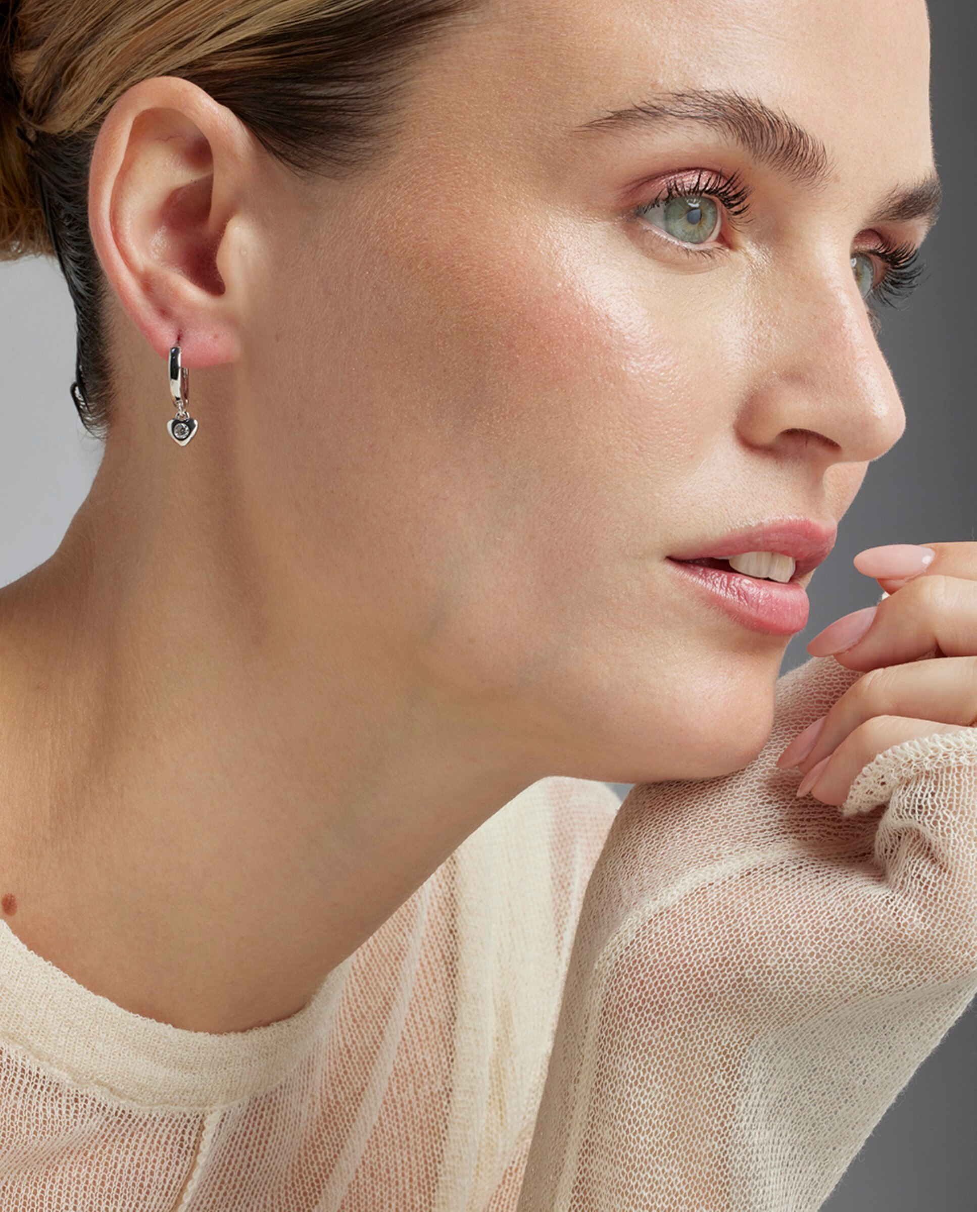 Brincos de Argola Basic Acabados em Ródio com Zirconita Brilhante Branco-2