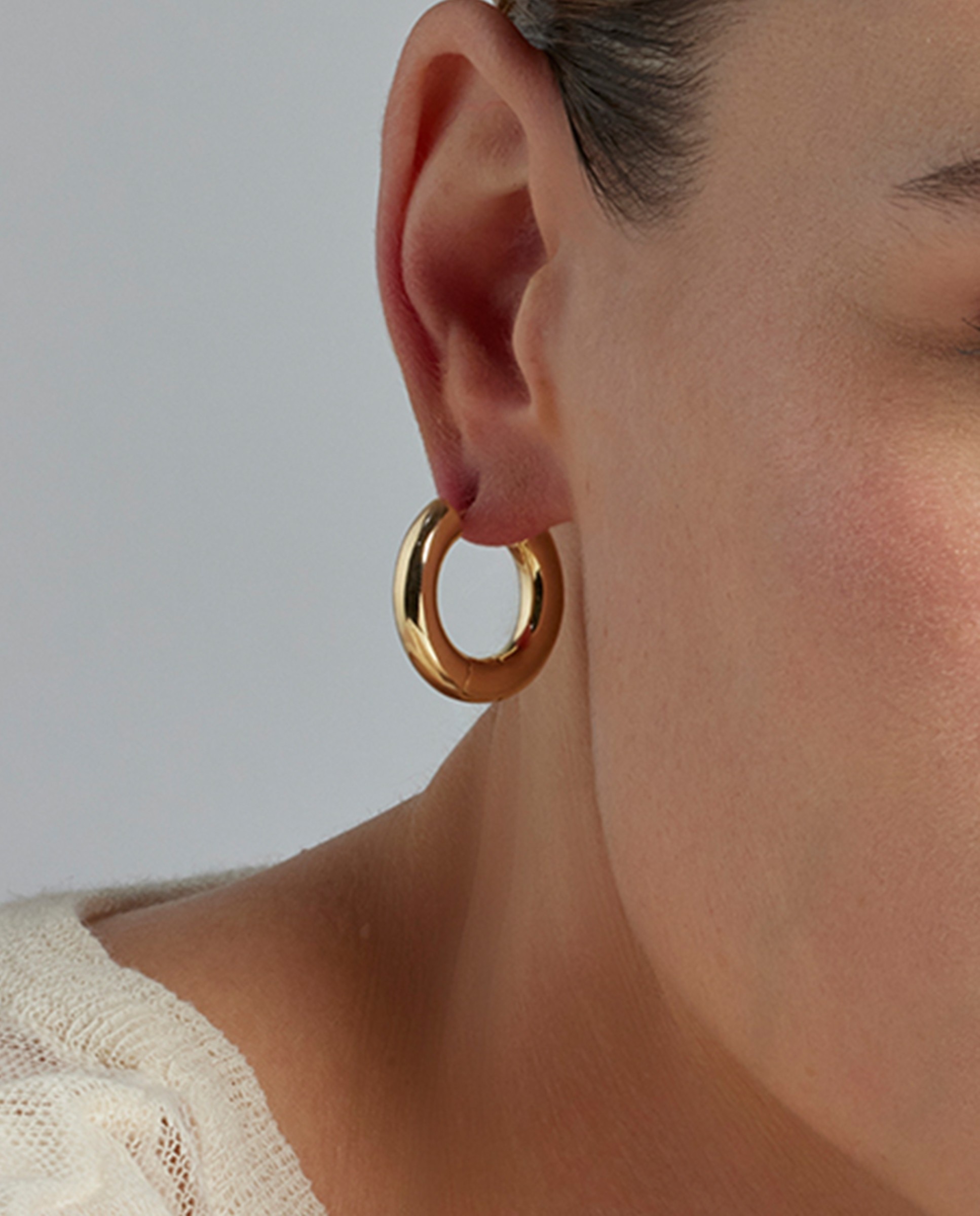 Brincos de Argola Basic Acabados em Ouro Amarelo de 18 Quilates Dourado-4