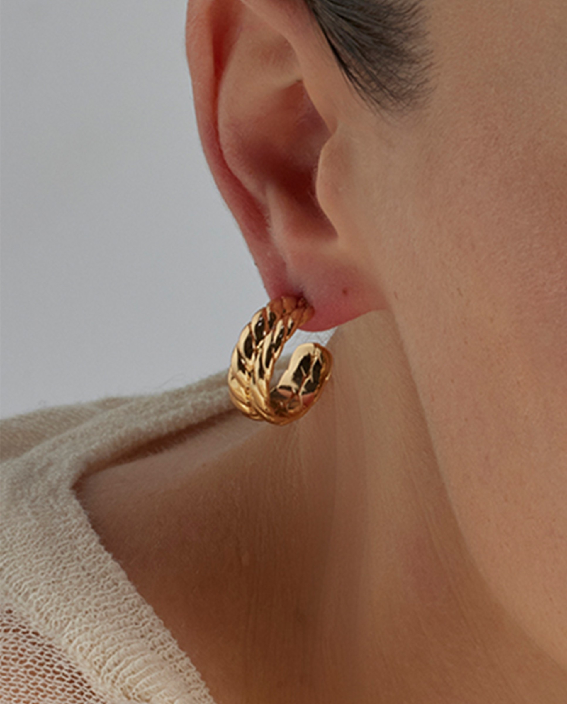 Brincos de Argola Basic Acabados em Ouro Amarelo de 18 Quilates Dourado-4