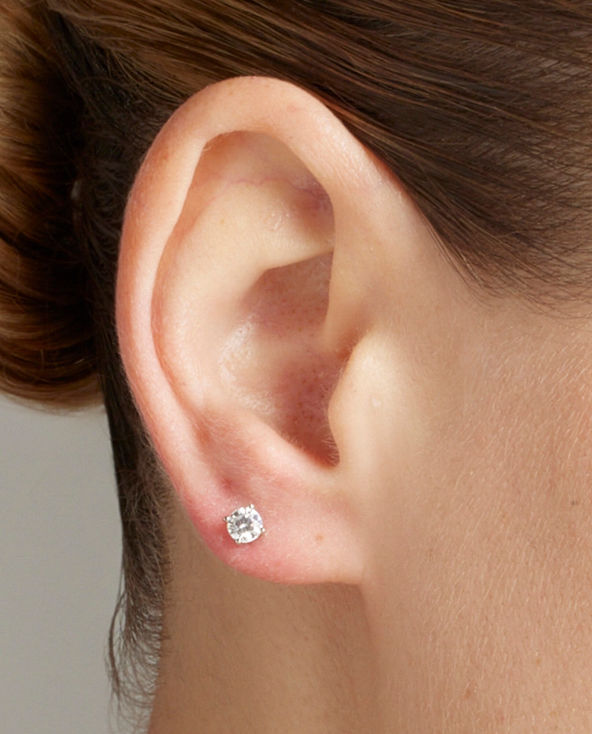Brincos Essential de Prata de Lei 925 com Acabamento em Ródio e Zirconita Brilhante Branco-3