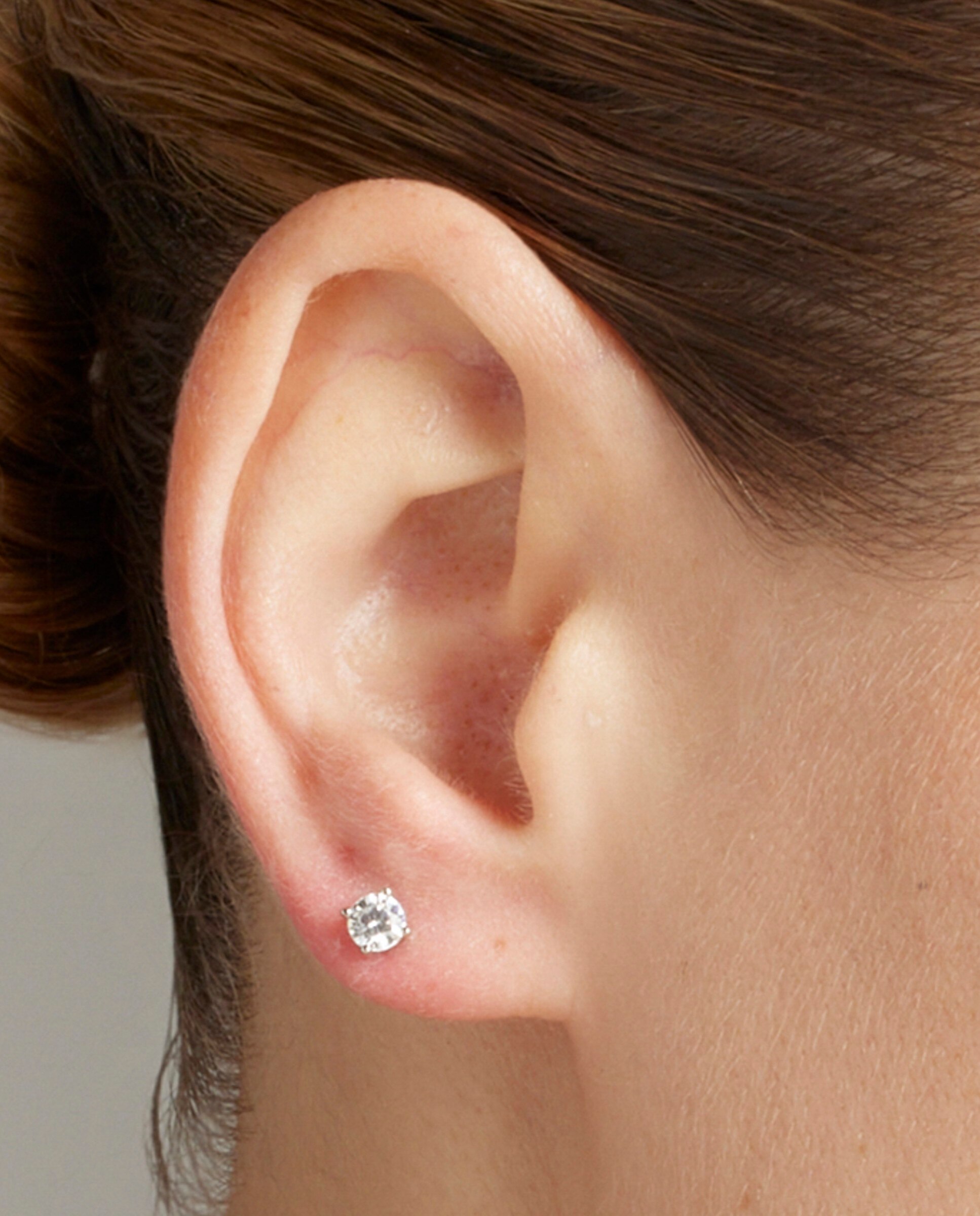 Brincos Essential de Prata de Lei 925 com Acabamento em Ródio e Zirconita Brilhante Branco-3