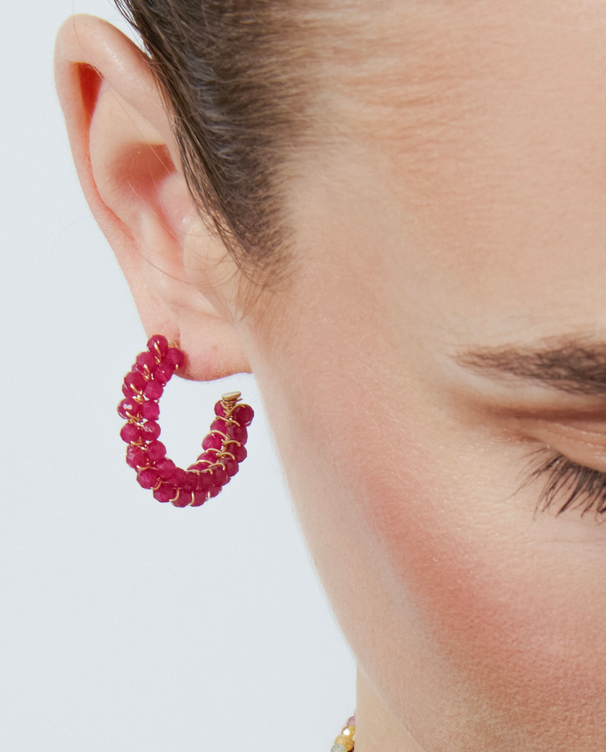 Brincos de Argola Trendy de Prata de Lei 925 com Acabamento em Ouro Amarelo de 18 Quilates e Cristal Rosa Vermelho-4