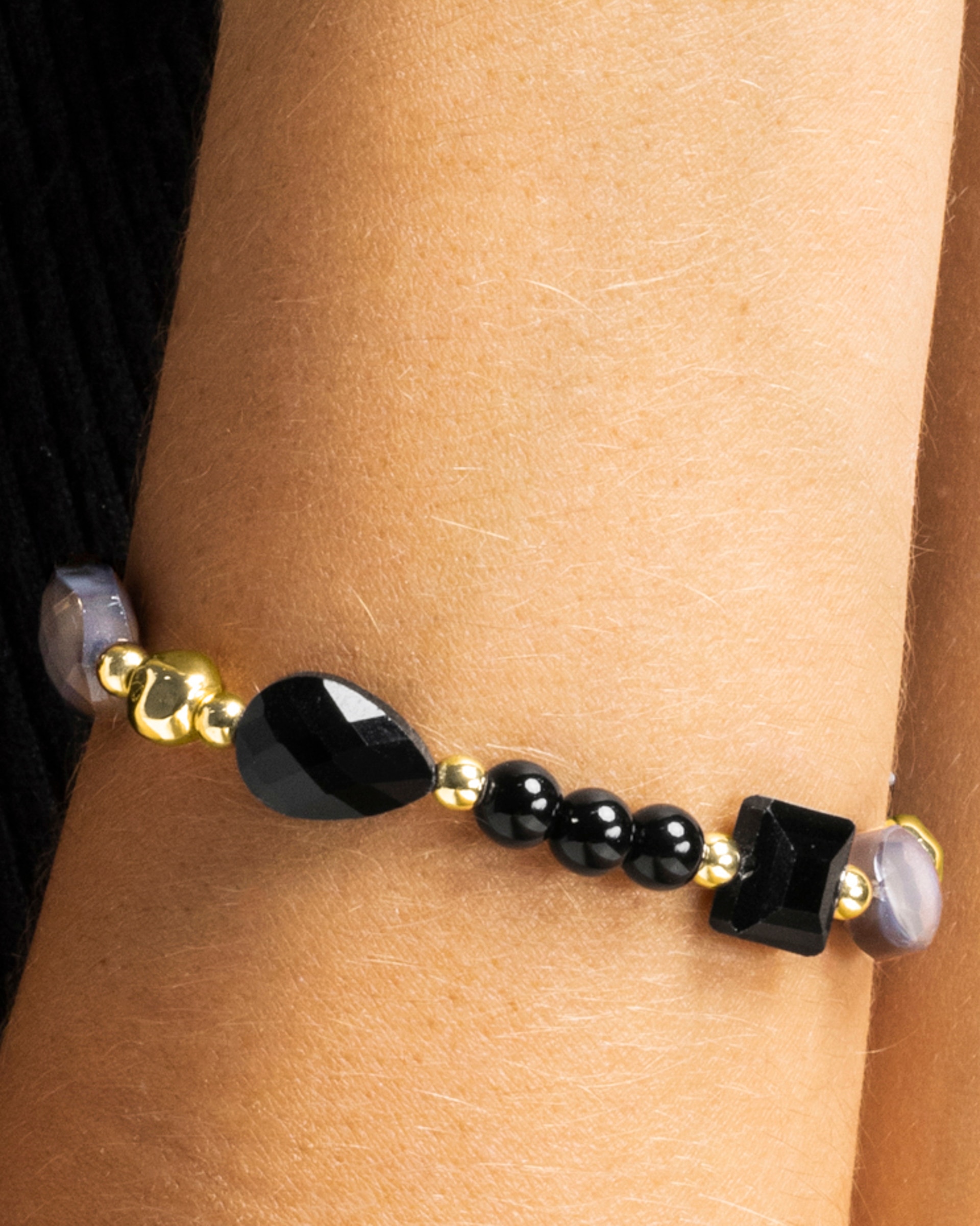 Pulseira de Corrente Boho Acabada em Ouro Amarelo de 18 Quilates com Resina Preta Ouro-3