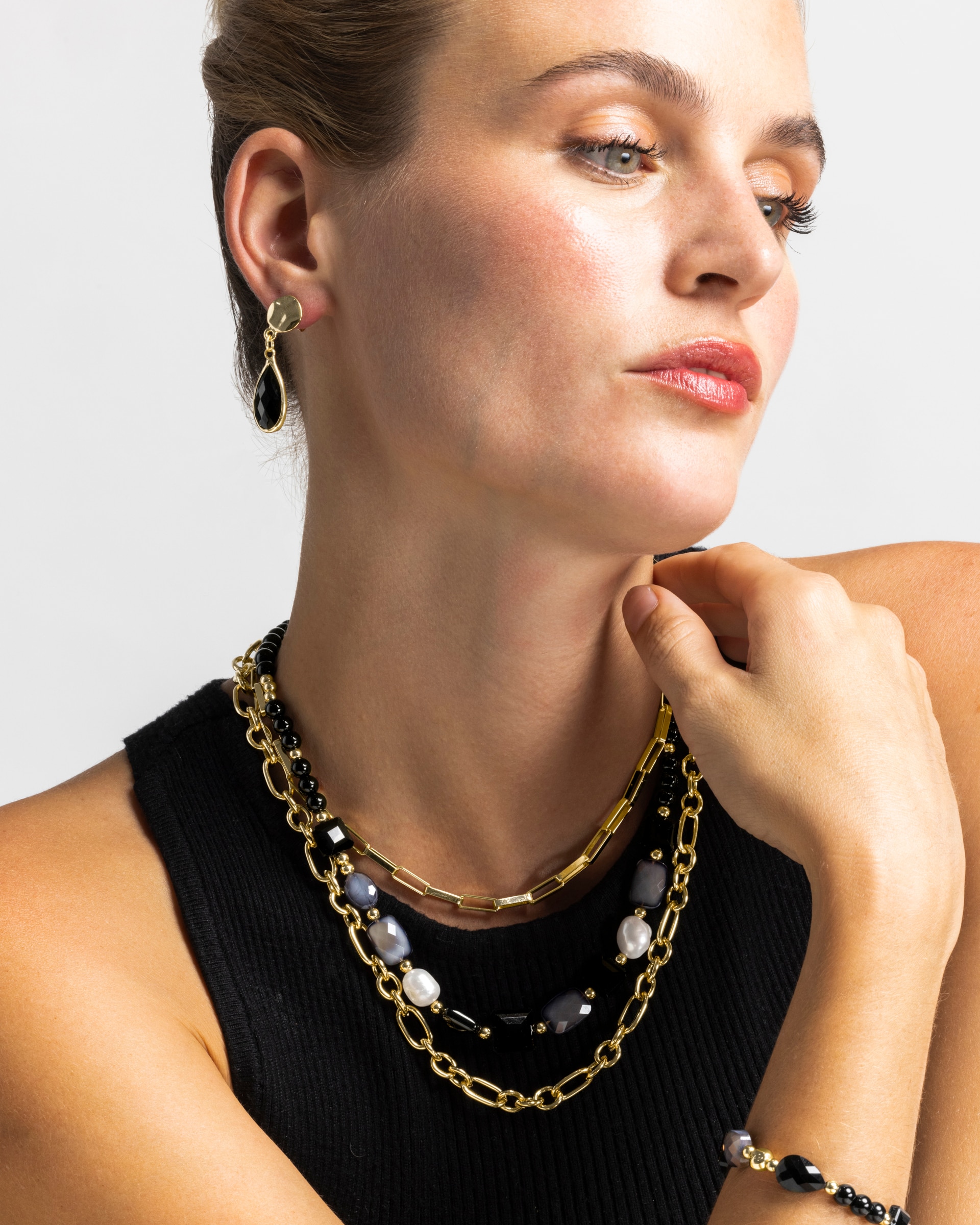 Colar Boho com Acabamento em Ouro Amarelo de 18 Quilates e Resina Preta Ouro-2