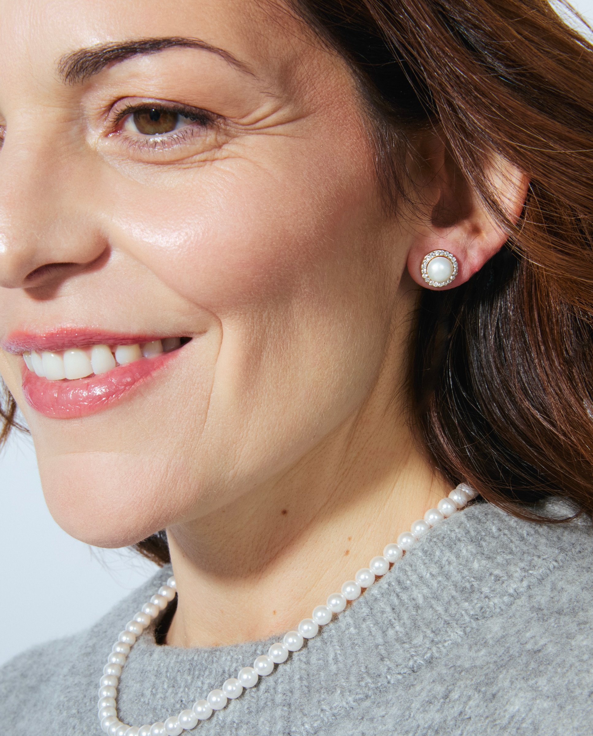 Brincos Grandes com Acabamentos em Ouro Amarelo de 18 Quilates com Pérola Branca Ouro-2