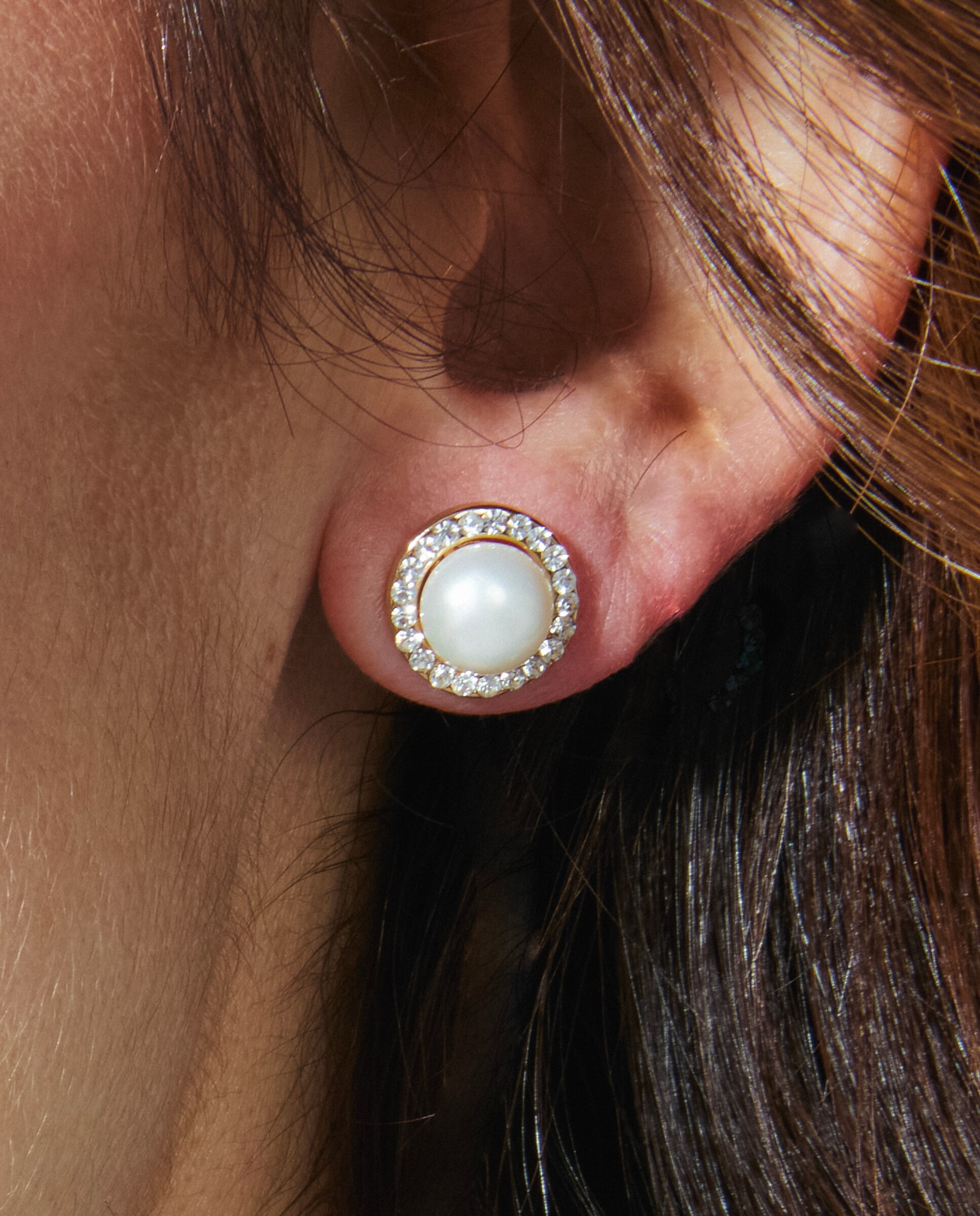 Brincos Grandes com Acabamentos em Ouro Amarelo de 18 Quilates com Pérola Branca Ouro-4