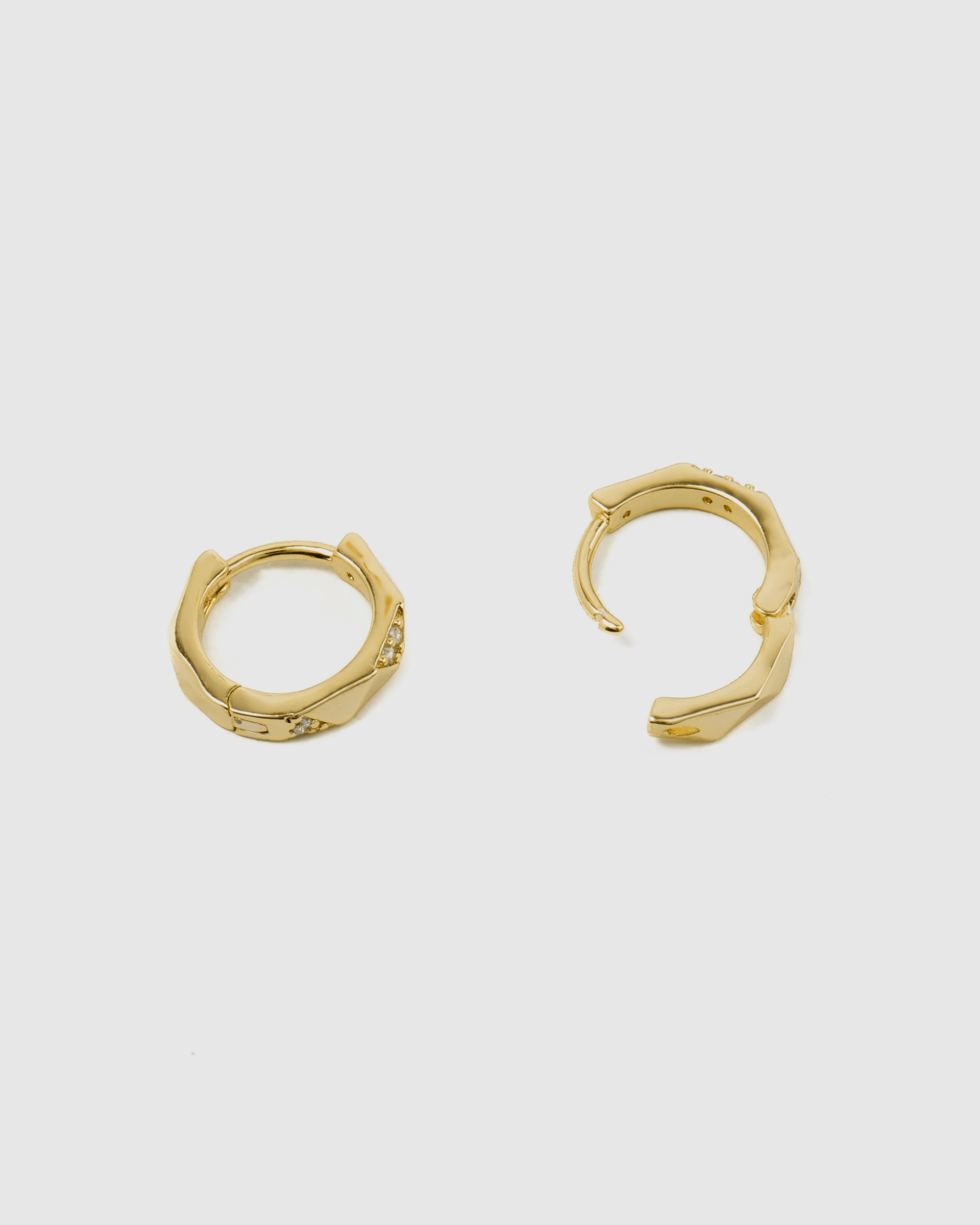 Brincos de Argola Basic Acabados em Ouro Amarelo de 18 Quilates com Zircônia Brilhante Ouro-6