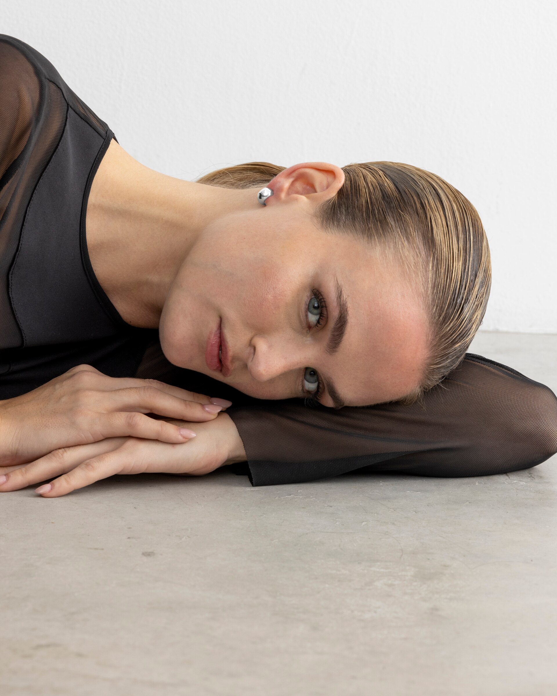 Argolas Basic com Acabamentos em Ródio Prata metalizada-5