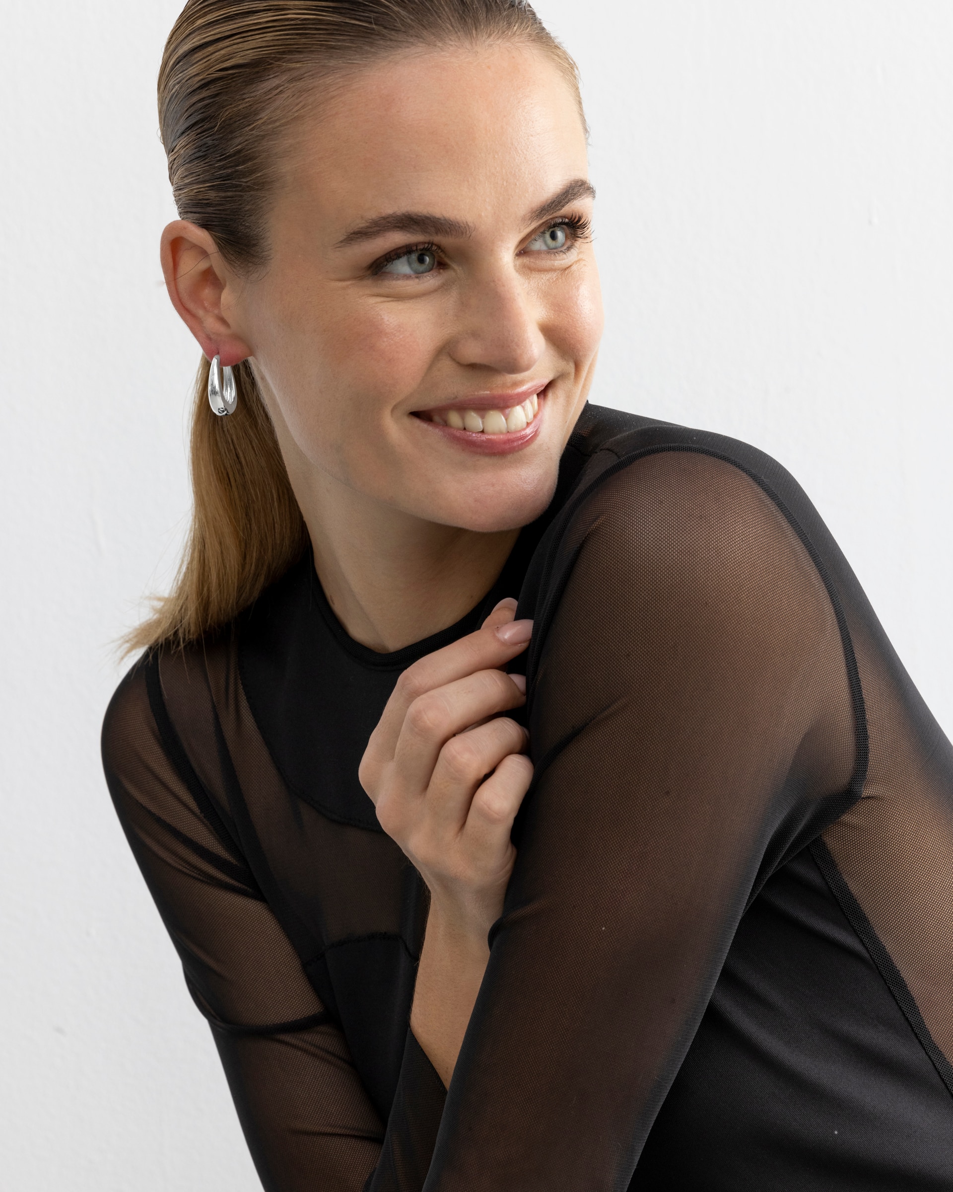 Aro Basic com Acabamentos em Ródio Prata metalizada-5