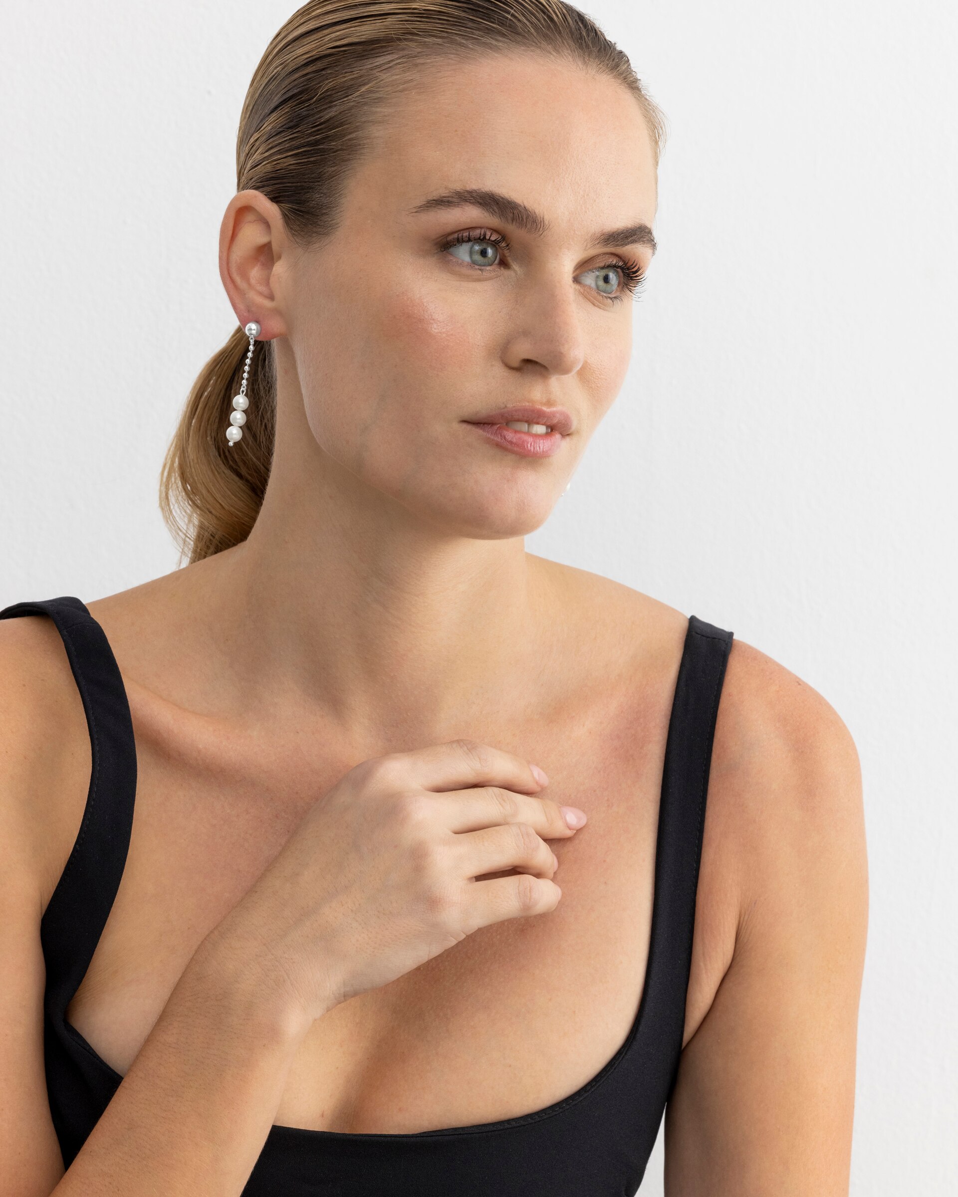 Brincos Compridos Basic com Acabamento em Ródio e Pérola Branca Prata-2