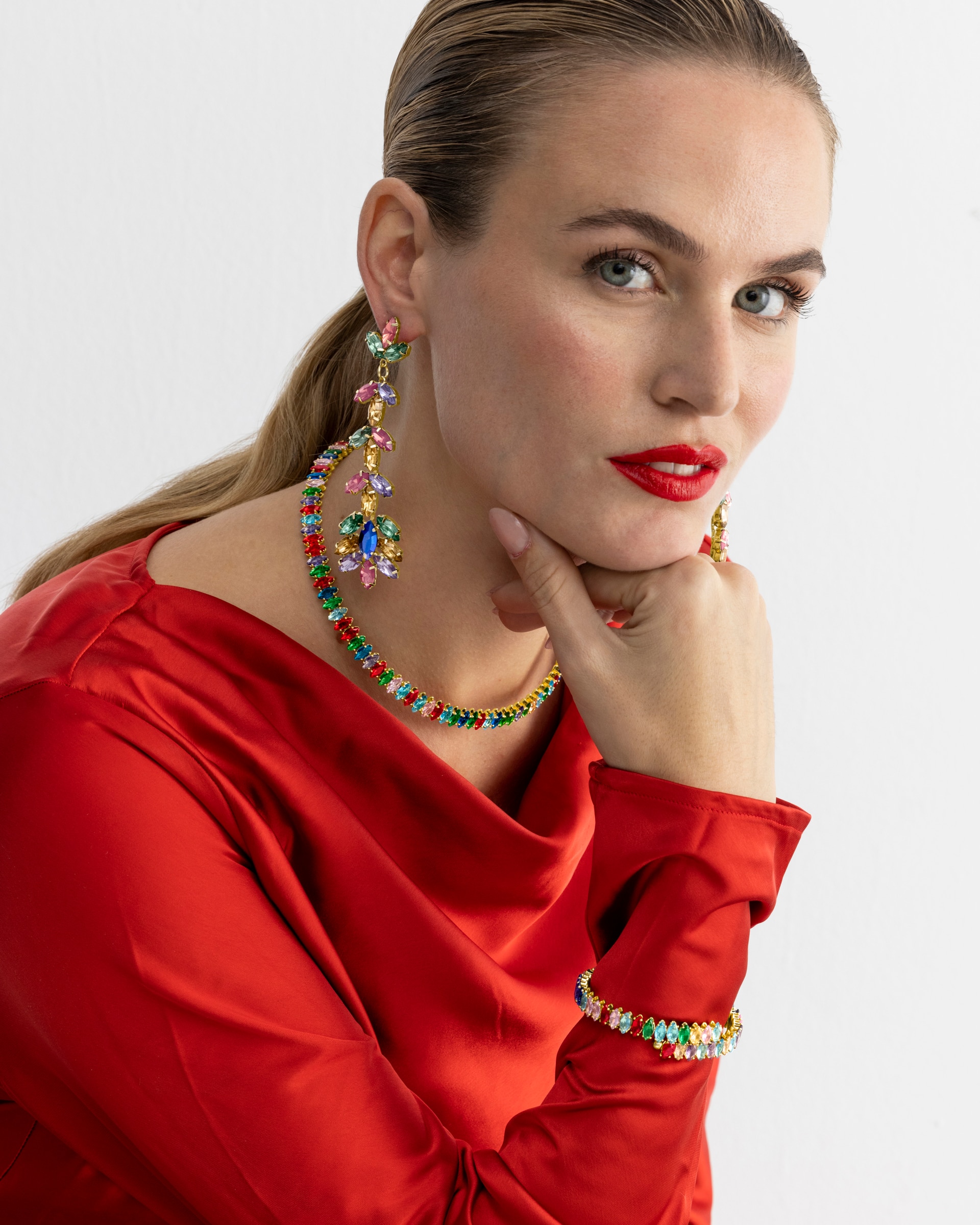Brincos África Acabados em Ouro Amarelo de 18 Quilates com Cristal Multicolor Ouro-4