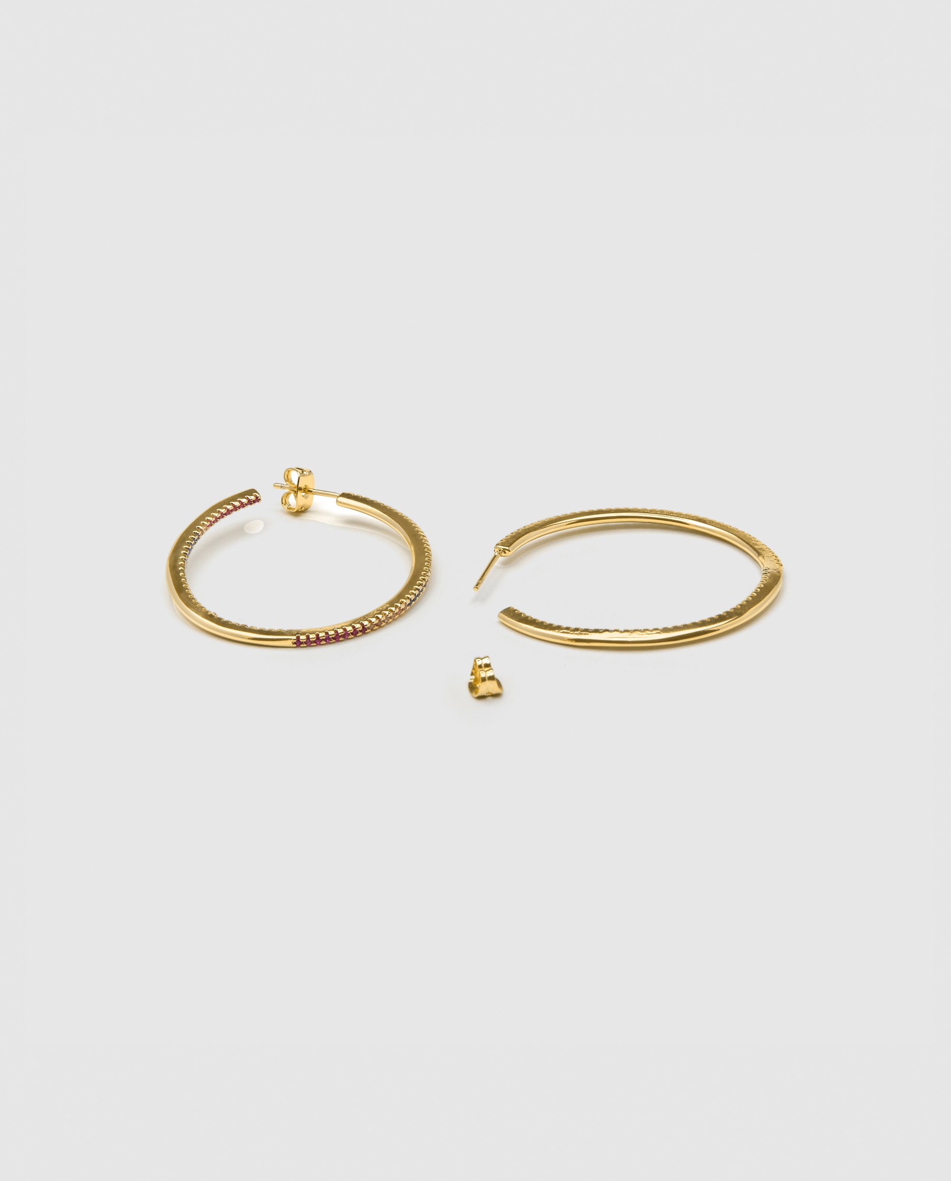 Brincos de Argola África com Acabamento em Ouro Amarelo de 18 Quilates e Zirconita Brilhante Prata-5