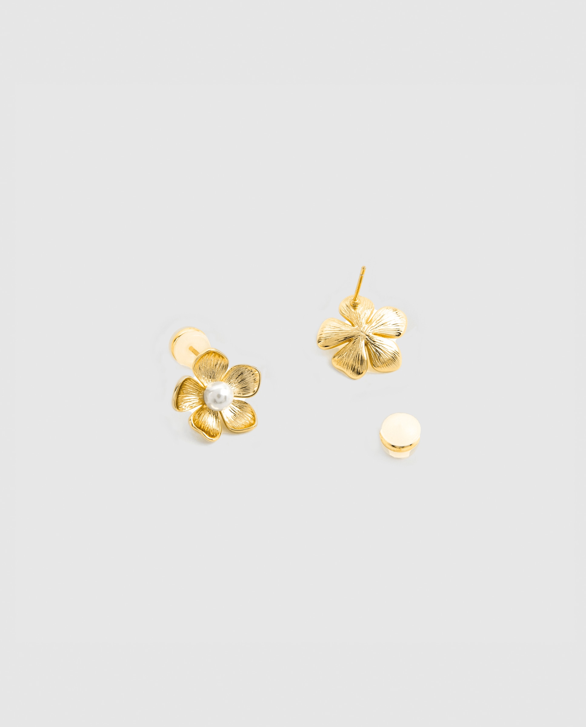 Brincos Essential África Acabados em Ouro Amarelo de 18 Quilates com Pérola Branca Ouro-5
