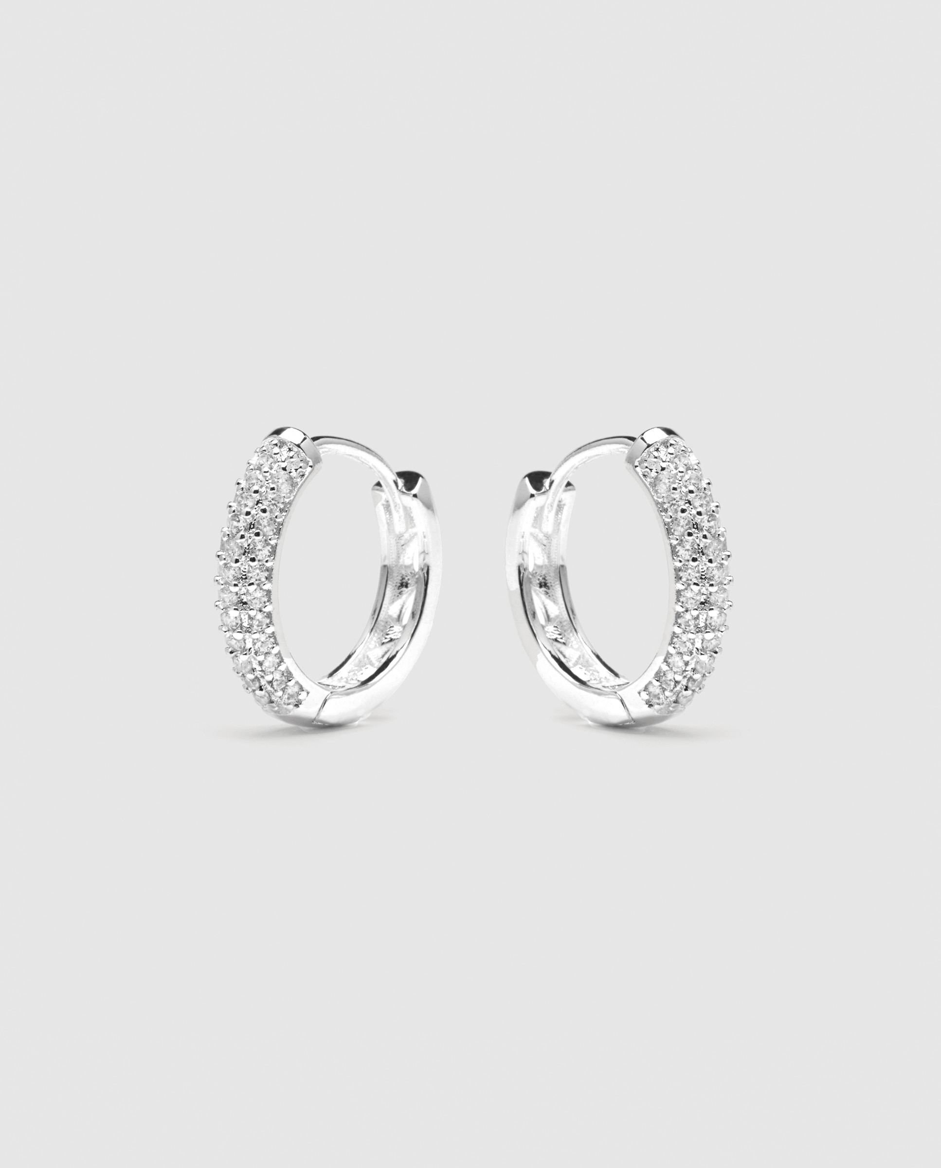 Brincos de Argola Essential África com Acabamentos em Ródio e Zirconita Brilhante Prata-4