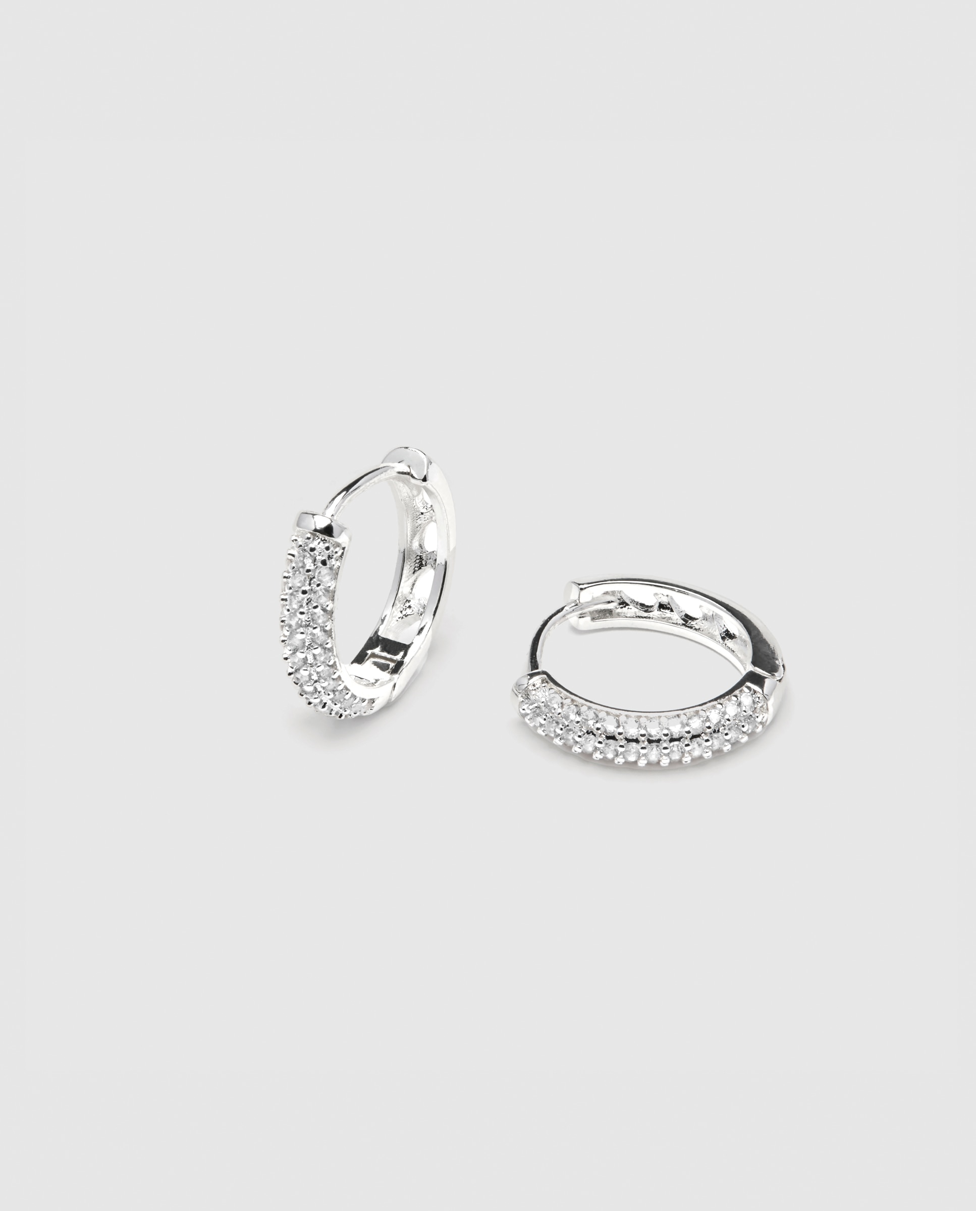 Brincos de Argola Essential África com Acabamentos em Ródio e Zirconita Brilhante Prata-5