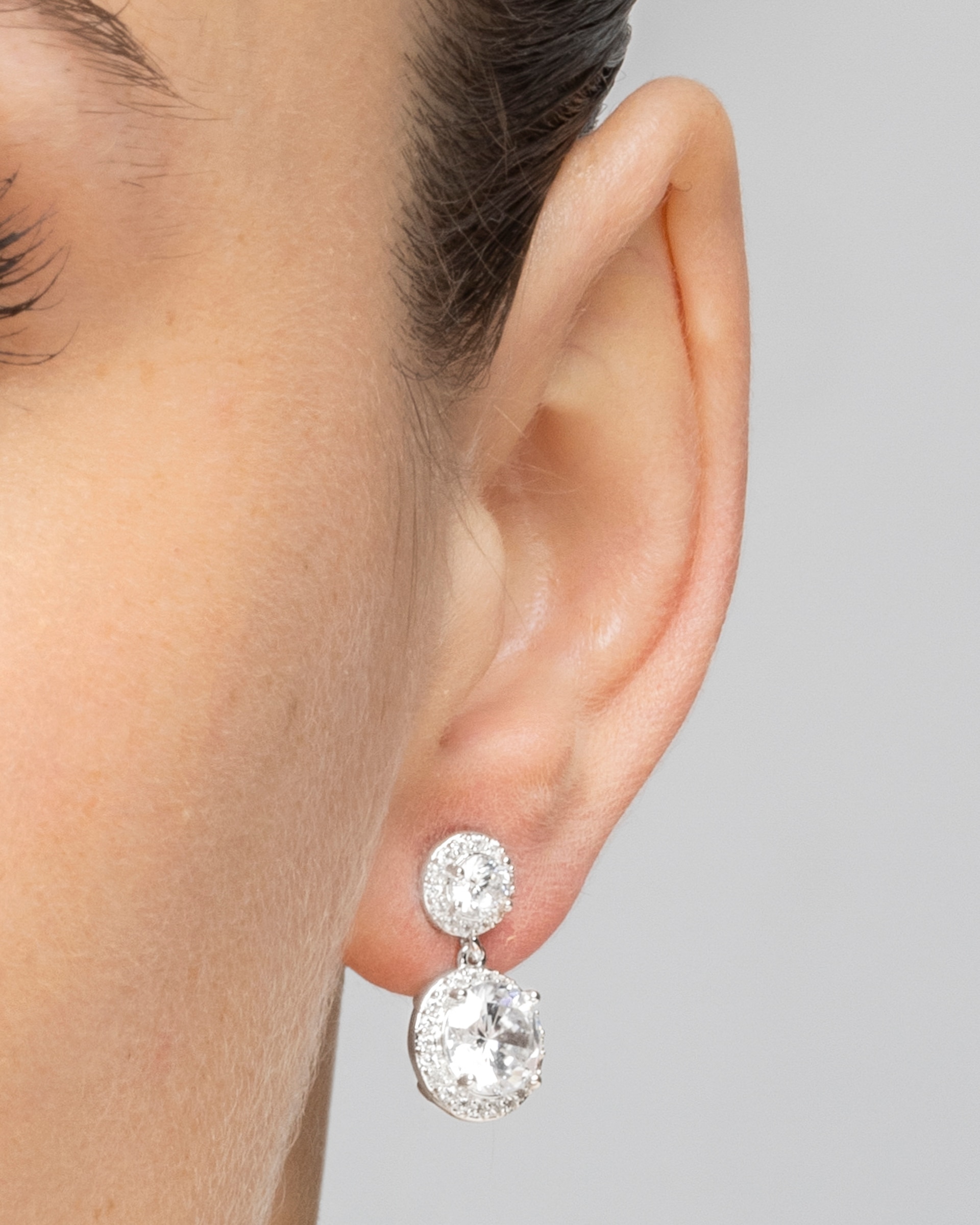 Brincos de Argola Essential África com Acabamentos em Ródio e Zirconita Brilhante Prata-4