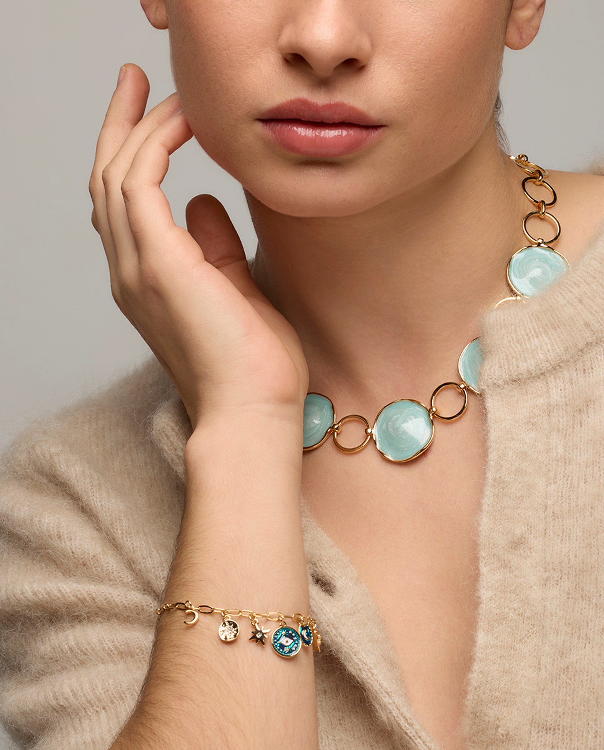 Pulseira com Charms Boho Acabada em Ouro de 18 Quilates com Esmalte Azul Ouro-2