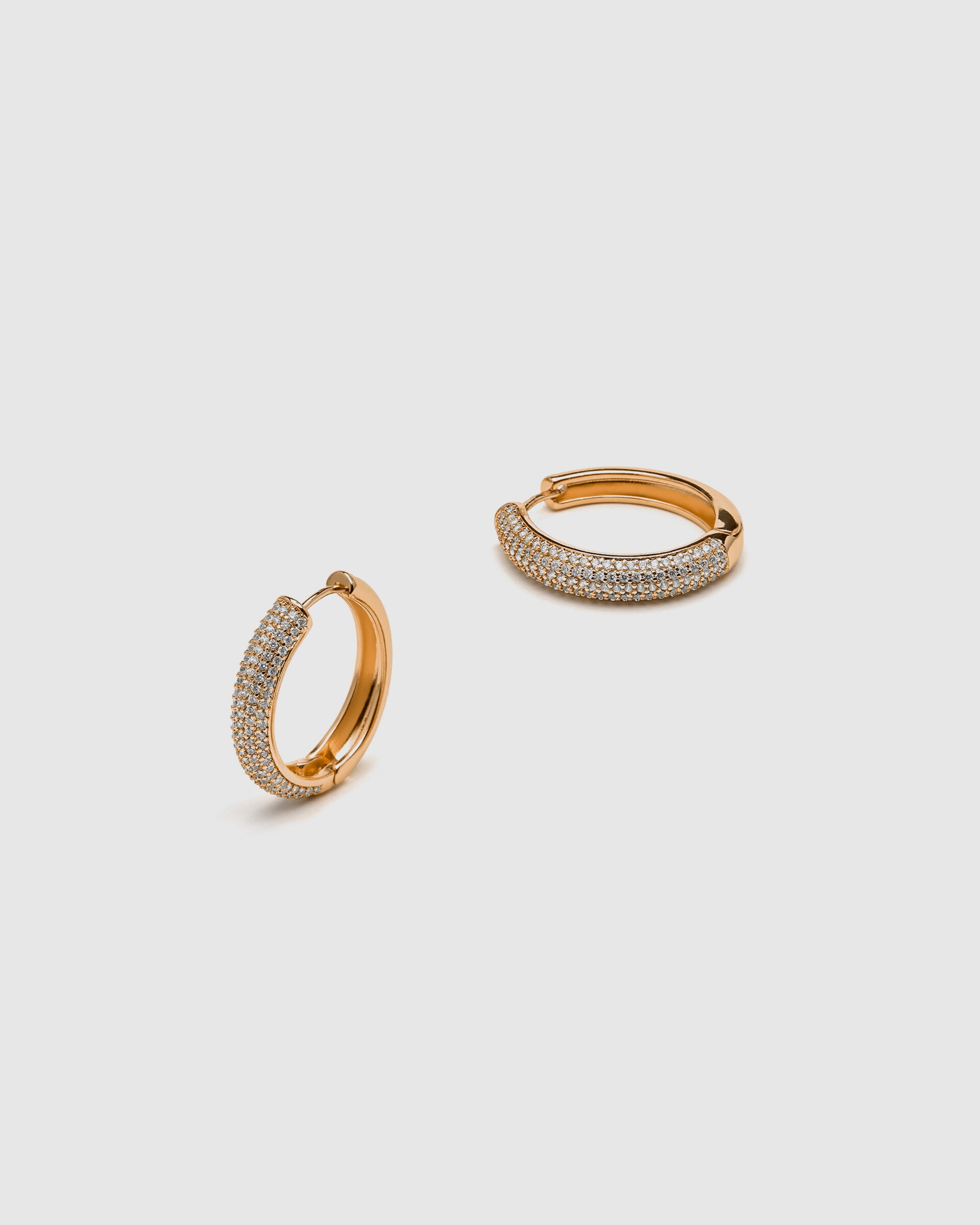 Brincos de Argola África Acabados em Ouro de 18 Quilates com Zirconita Brilhante Ouro-5