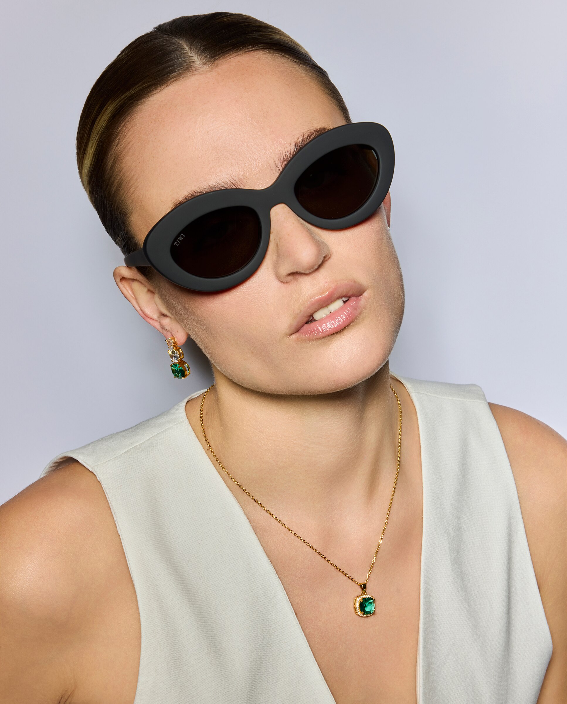 Brincos Compridos Africa com Zirconita Água-marinha e Acabamentos em Ouro Amarelo de 18k Verde-2