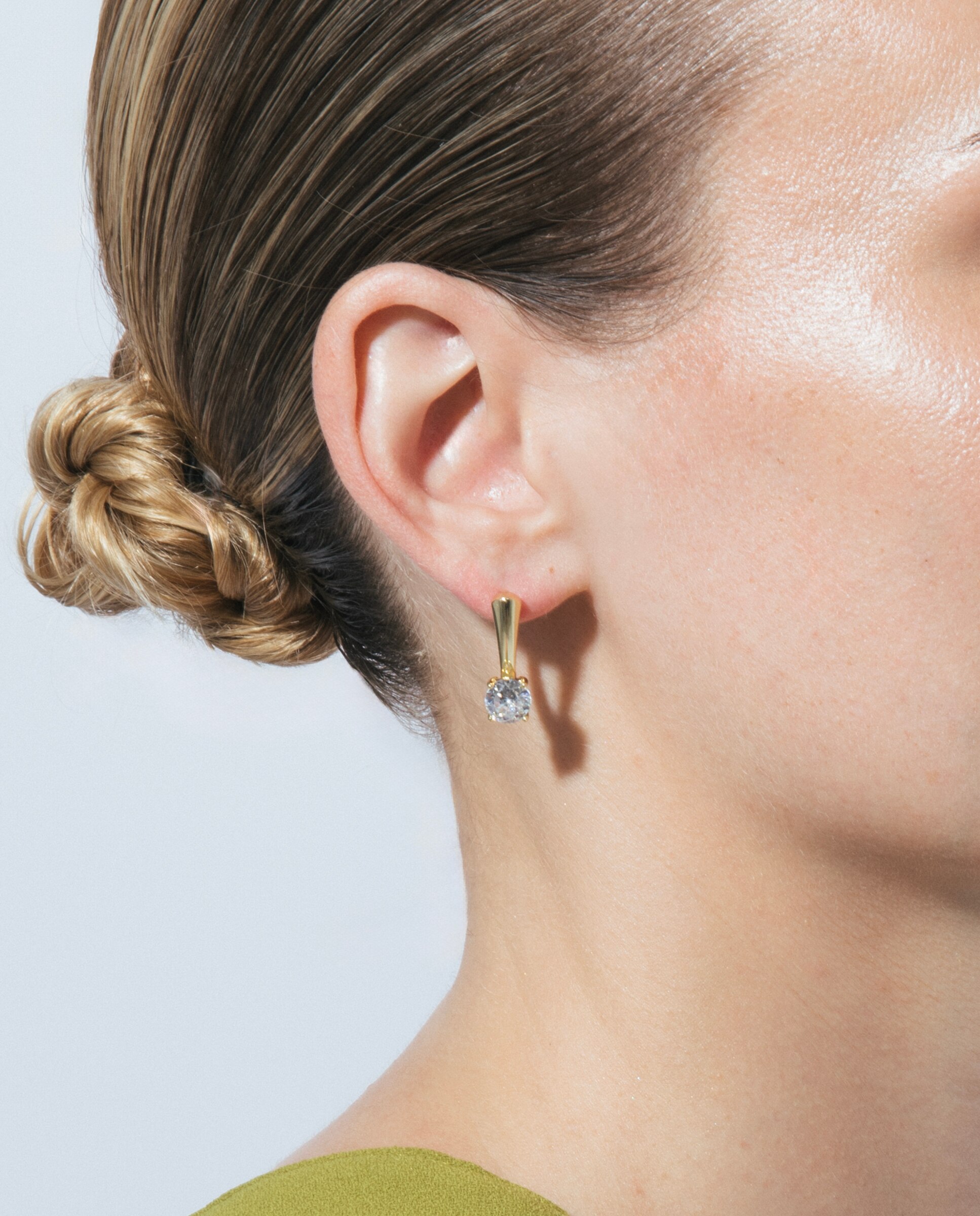 Brincos Basic Acabados em Ouro Amarelo de 18 Quilates com Zirconita Brilhante Ouro-4