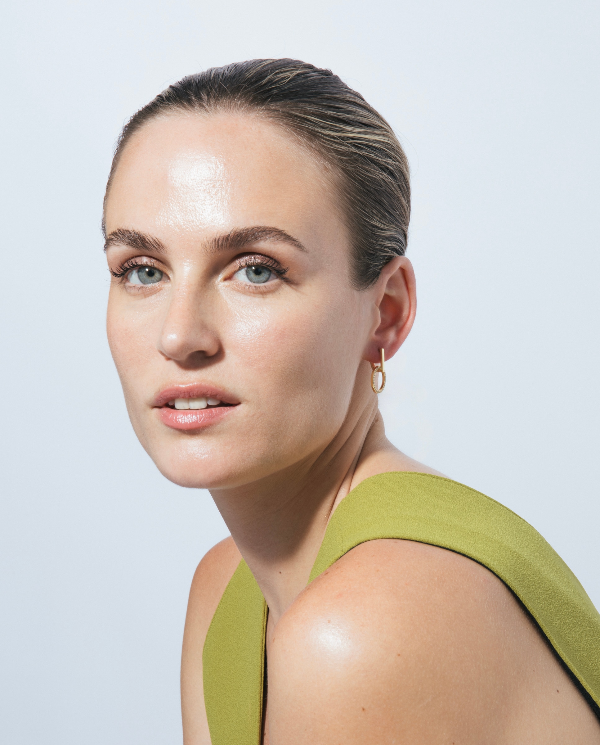 Brincos Basic Acabados em Ouro Amarelo de 18 Quilates com Zirconita Brilhante Amarelo-2