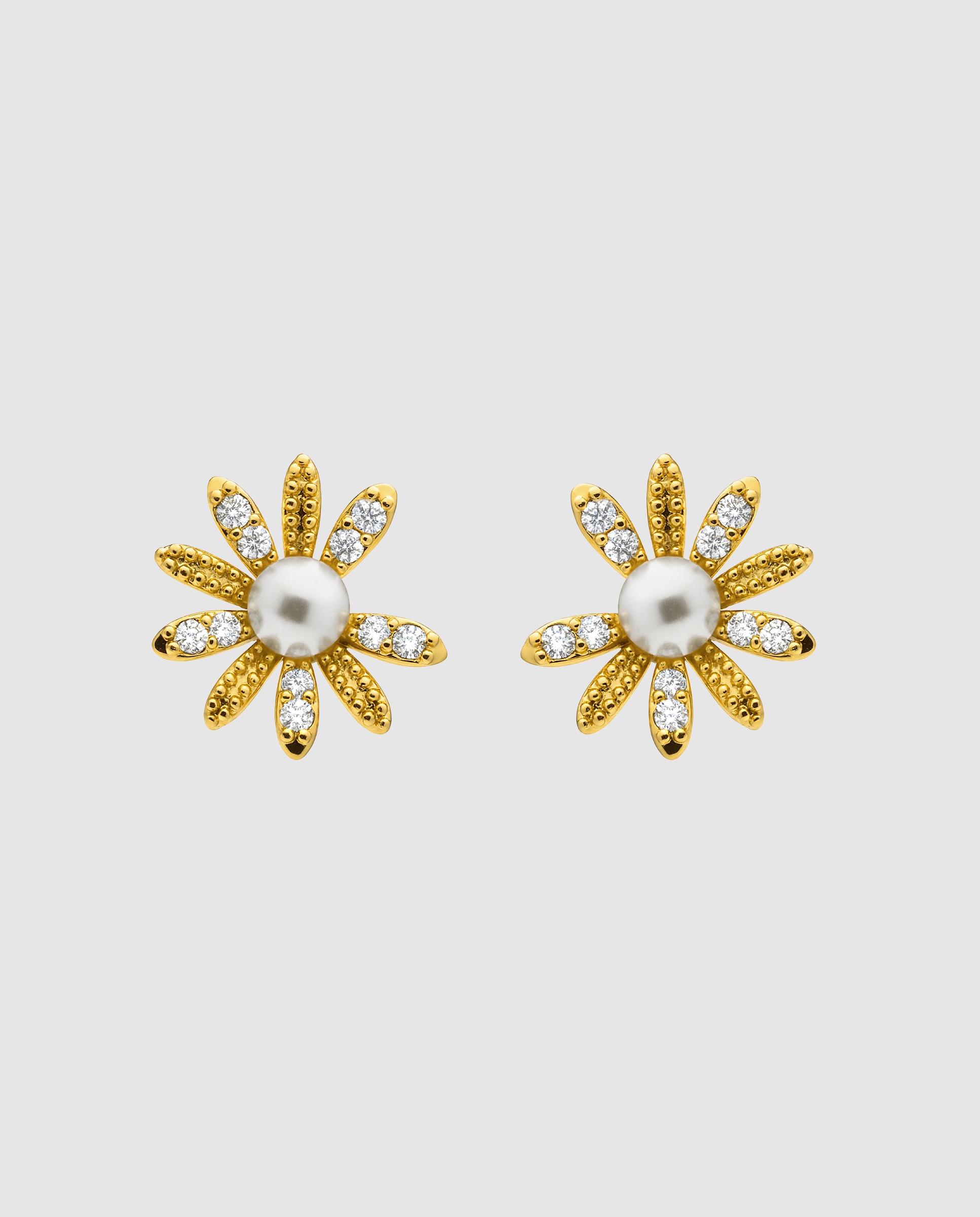 Imagem 0 de Brincos Basic Acabados em Ouro Amarelo de 18 Quilates com Zirconita Brilhante