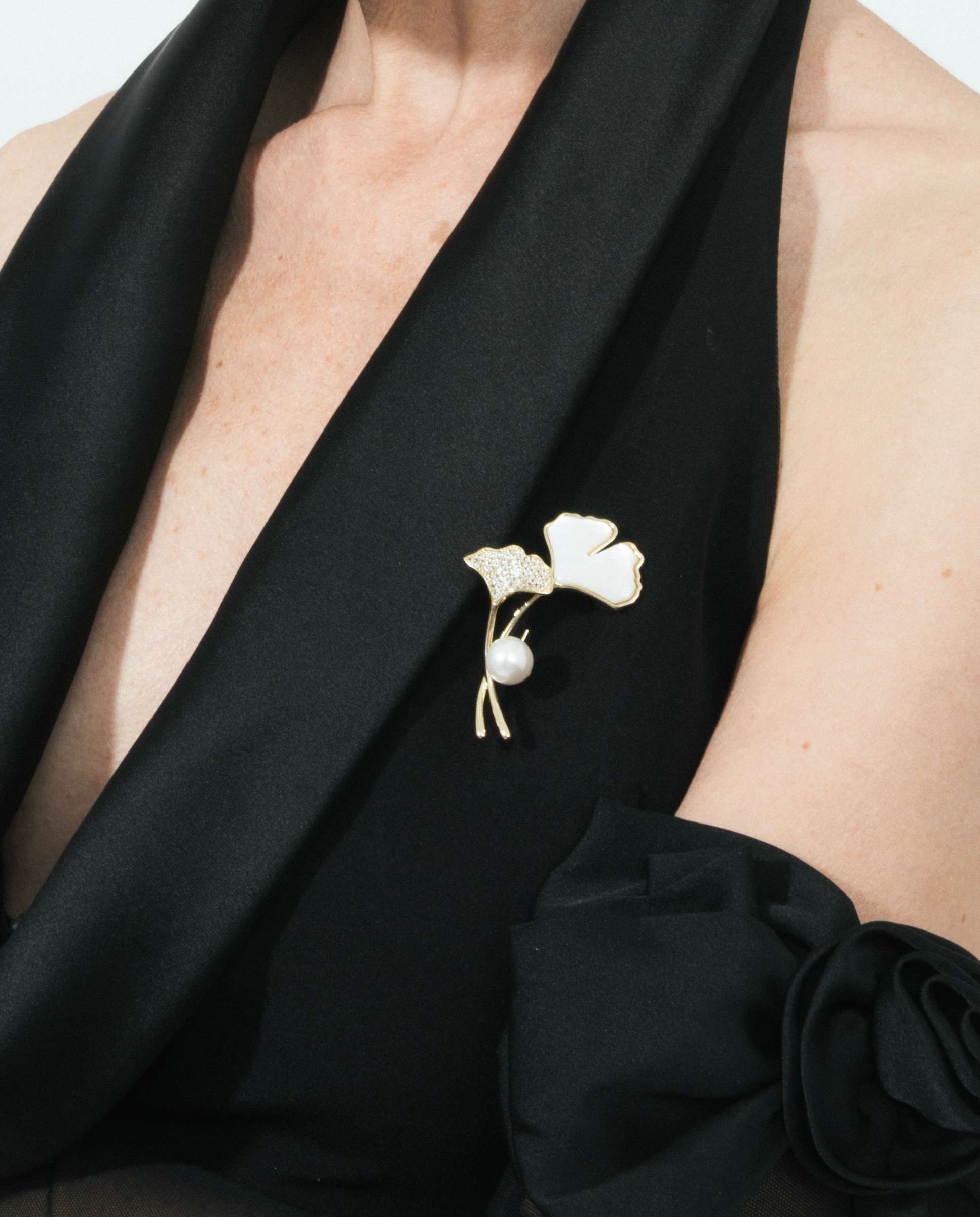 Broche África com Acabamento em Ouro Amarelo de 18 Quilates e Madrepérola Branca Branco-4