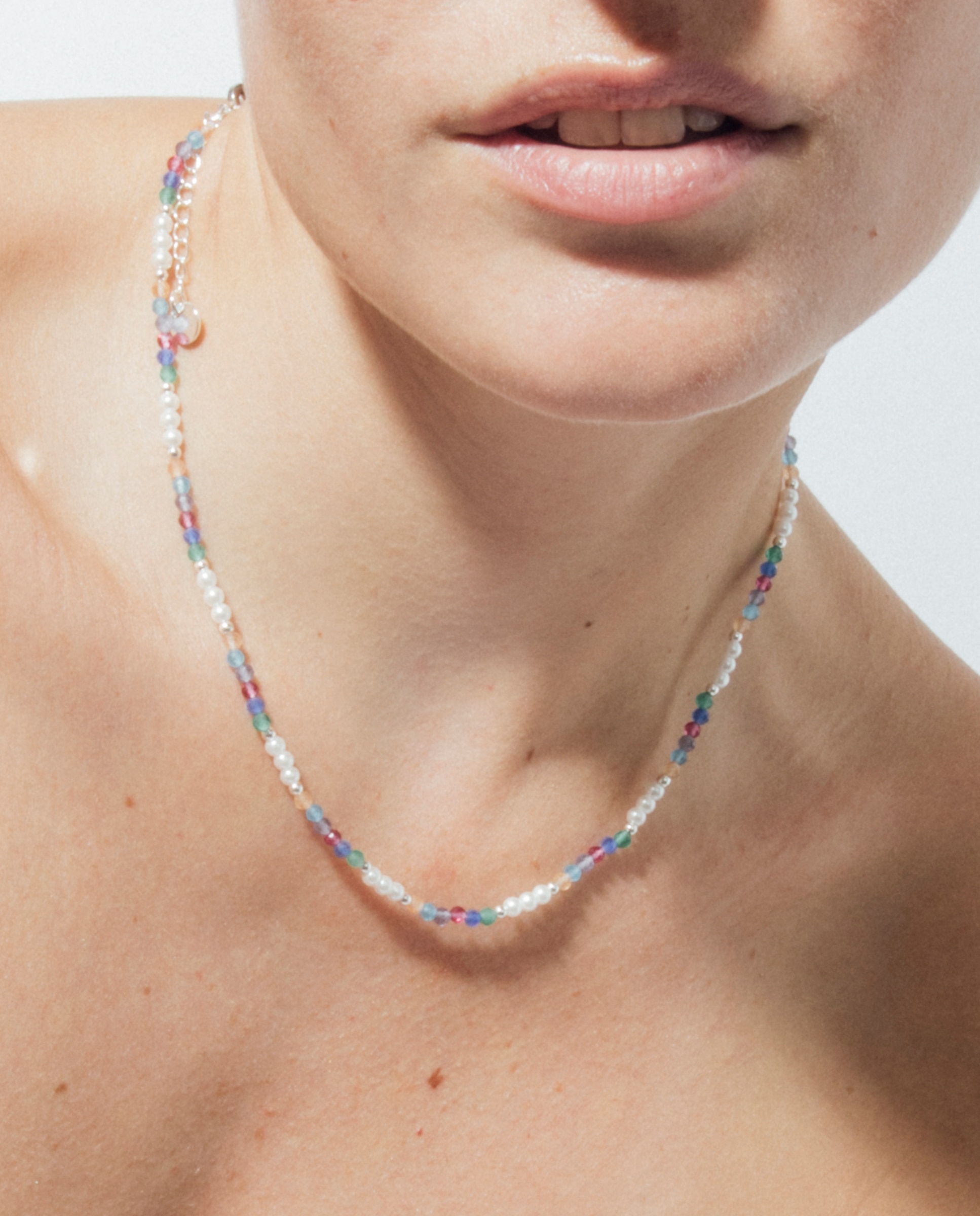 Colar África com Acabamento em Ródio e Cristal Multicolor Prata-4