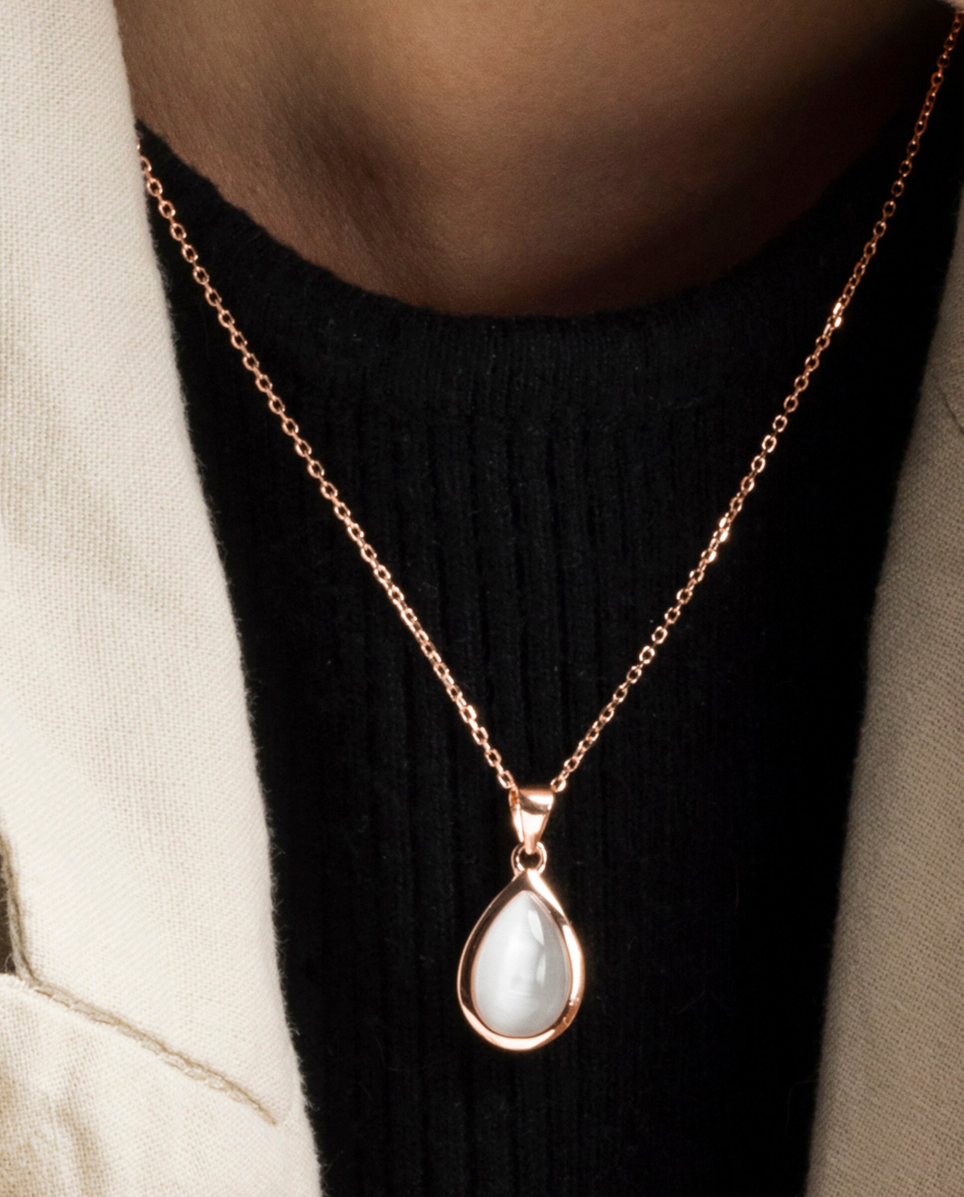 Colar África Moda de Prata de Lei 925 com Acabamento em Ouro Rosa de 18 Quilates com Olho de Gato Branco-3