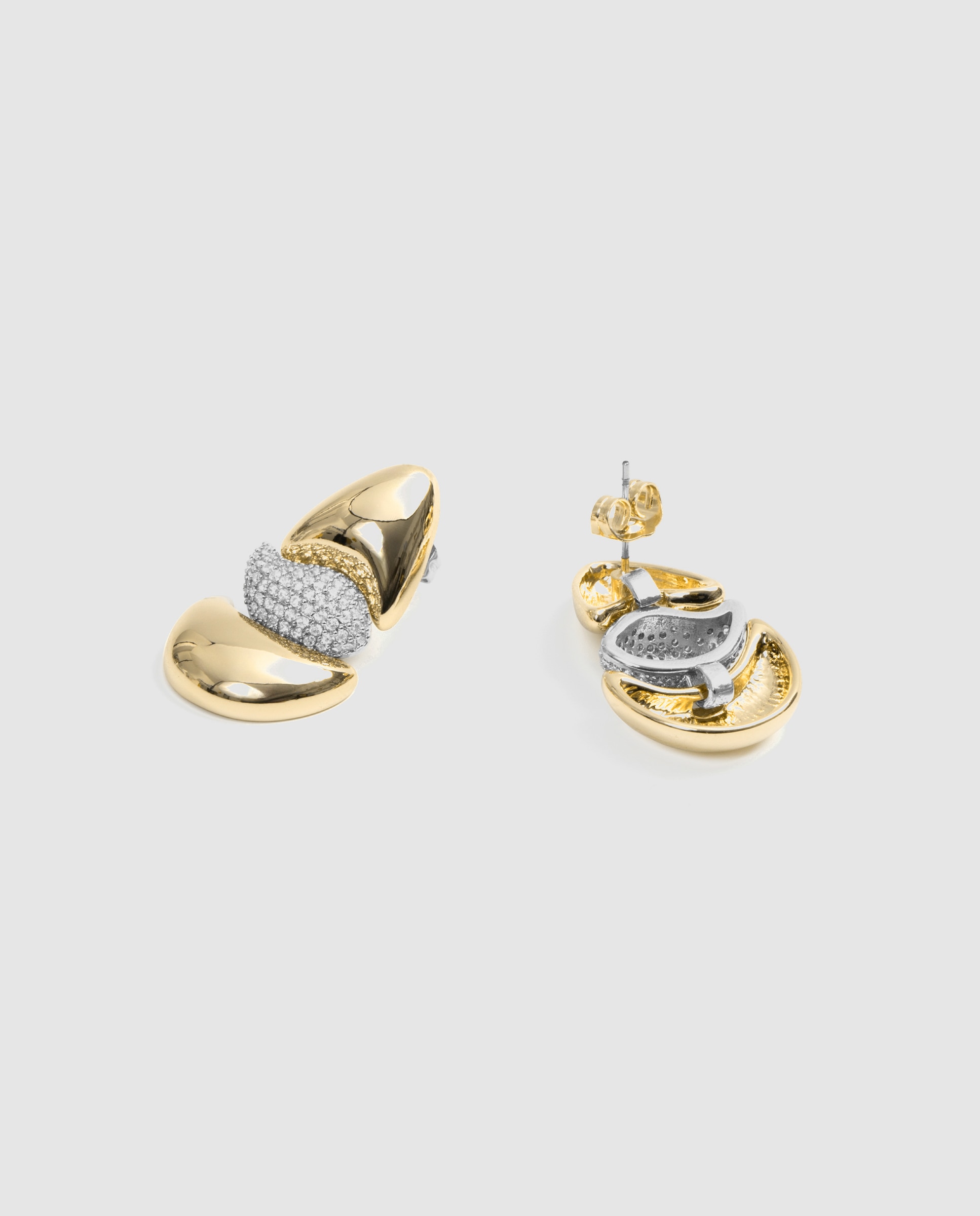 Brincos Africa com Zircônias Brilhantes e Acabamentos em Ouro Amarelo de 18k Dourado-3