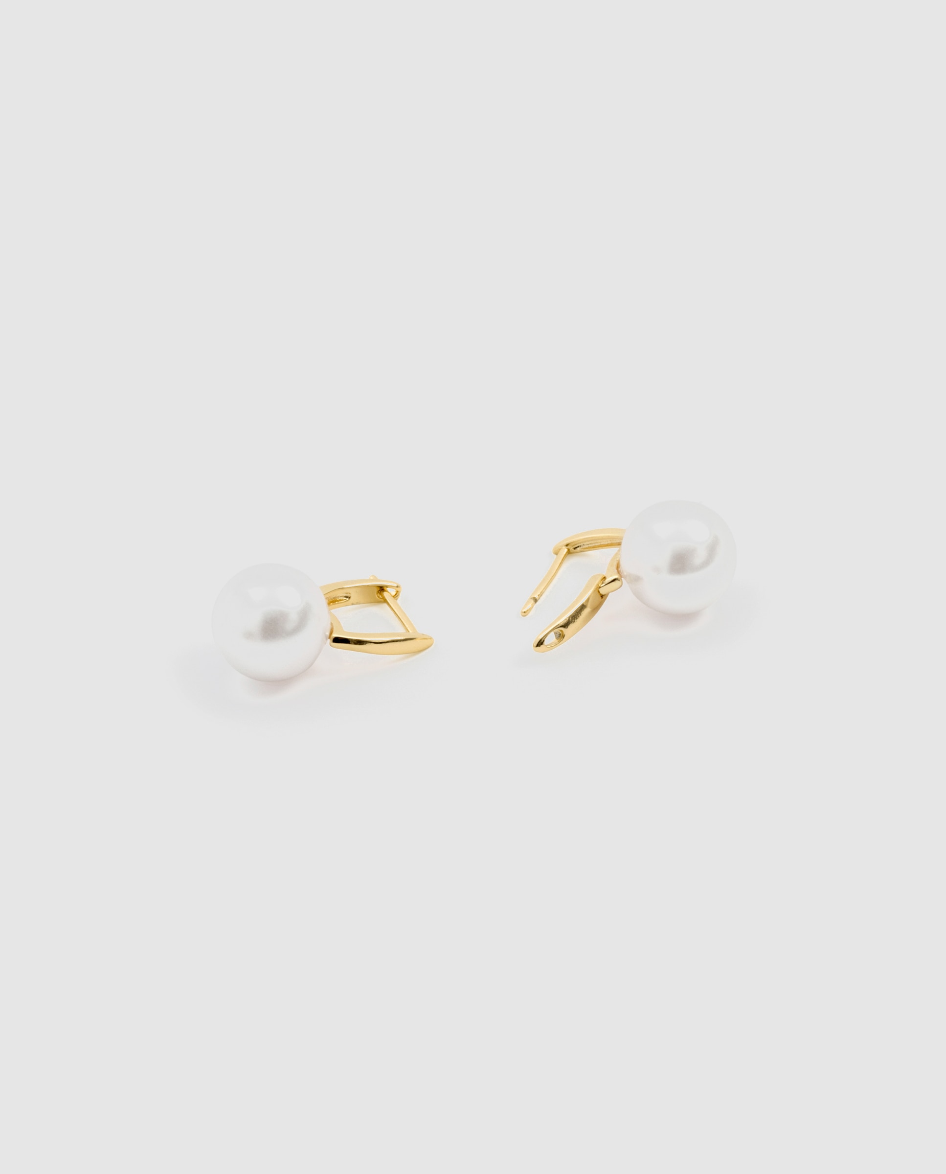 Brincos de Aro África Acabados em Ouro Amarelo 18 Quilates com Pérola Branca Branco-6