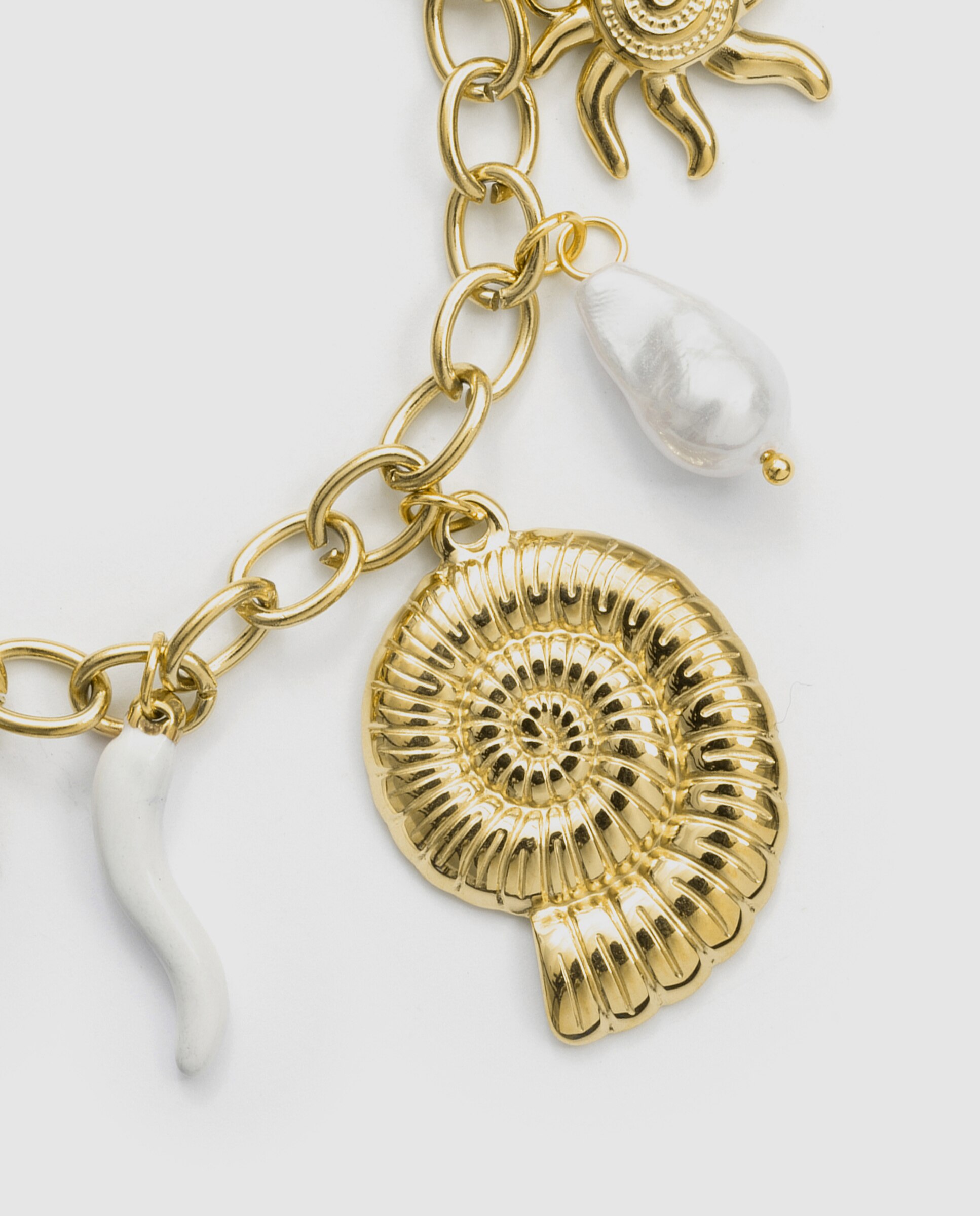 Pulseira com Charms Boho de Aço Acabada em Ouro Amarelo 18 Quilates com Pérola Branca Pérola-6