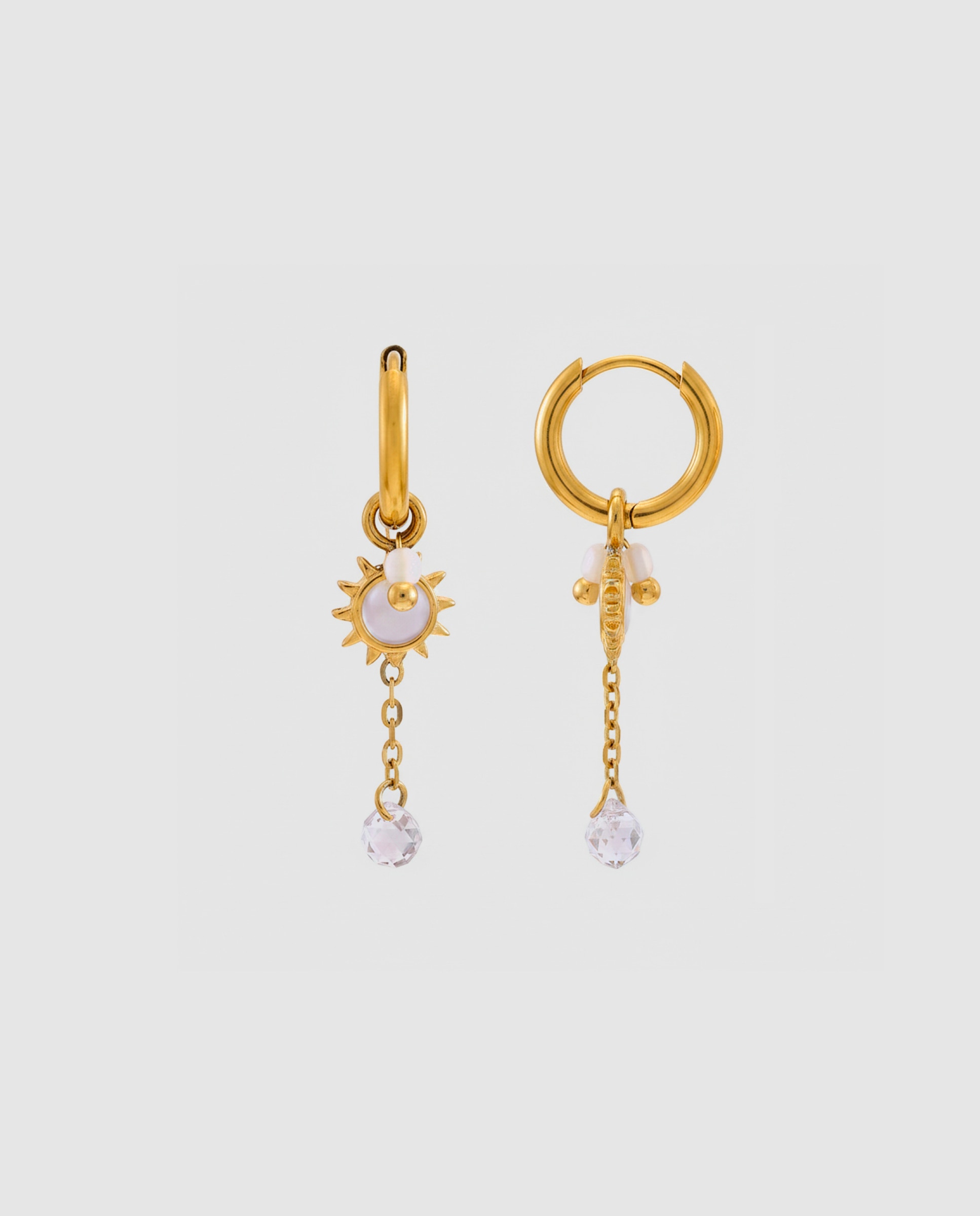 Imagem 0 de Brincos de Aro Boho de Aço com Acabamentos em Ouro Amarelo 18 Quilates e Pérola Branca