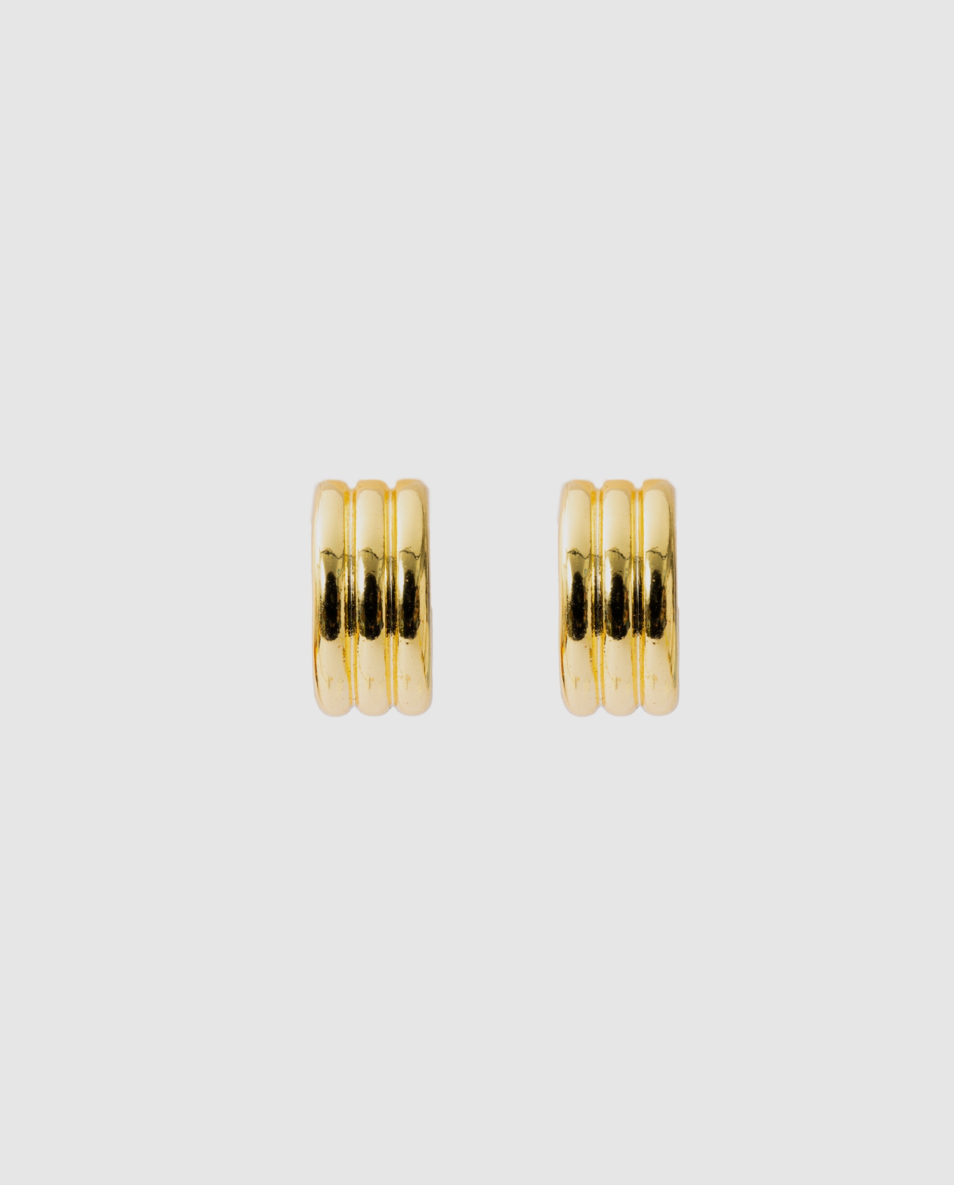 Imagem 0 de Brincos Basic Acabados em Ouro Amarelo 18 Quilates