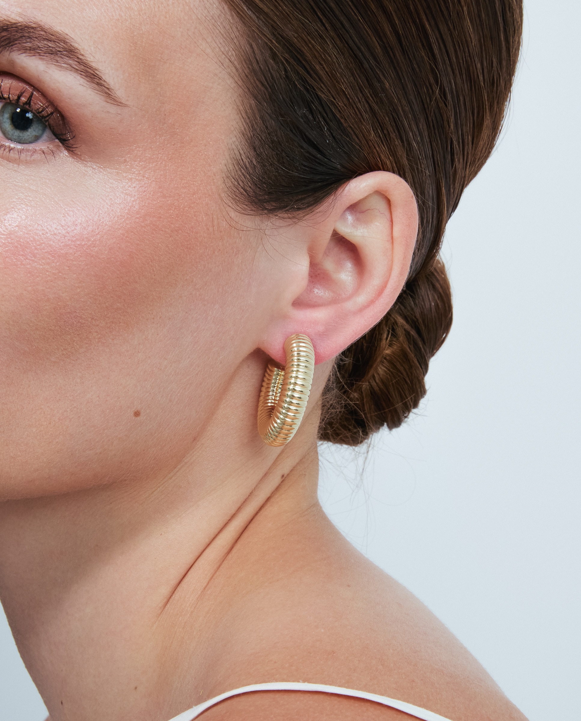 Brincos de Argola Special Edition com Acabamentos em Ouro Amarelo de 18k Dourado-4
