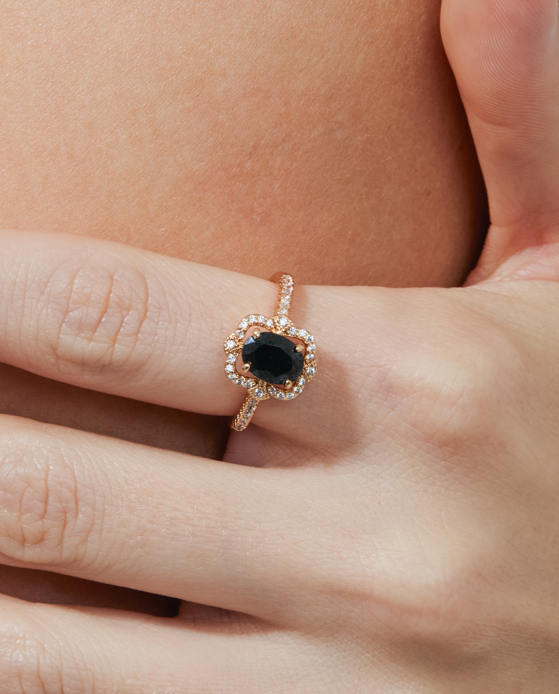 Anel Special Edition com Acabamento em Ouro Rosa de 18k com Zirconita Onix Preto-4