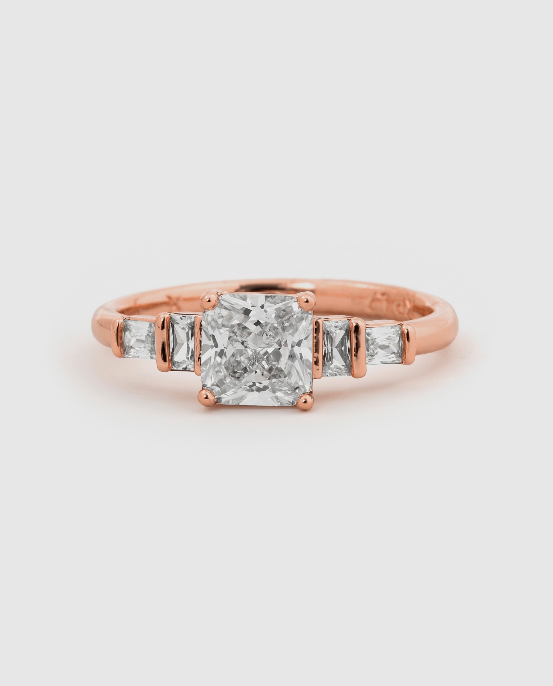 Anel Special Edition Acabado em Ouro Rosa de 18k com Zirconita Brilhante Rosa-6